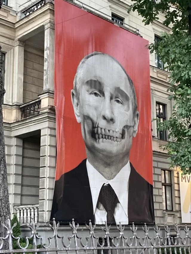 riga putin 2.jpeg