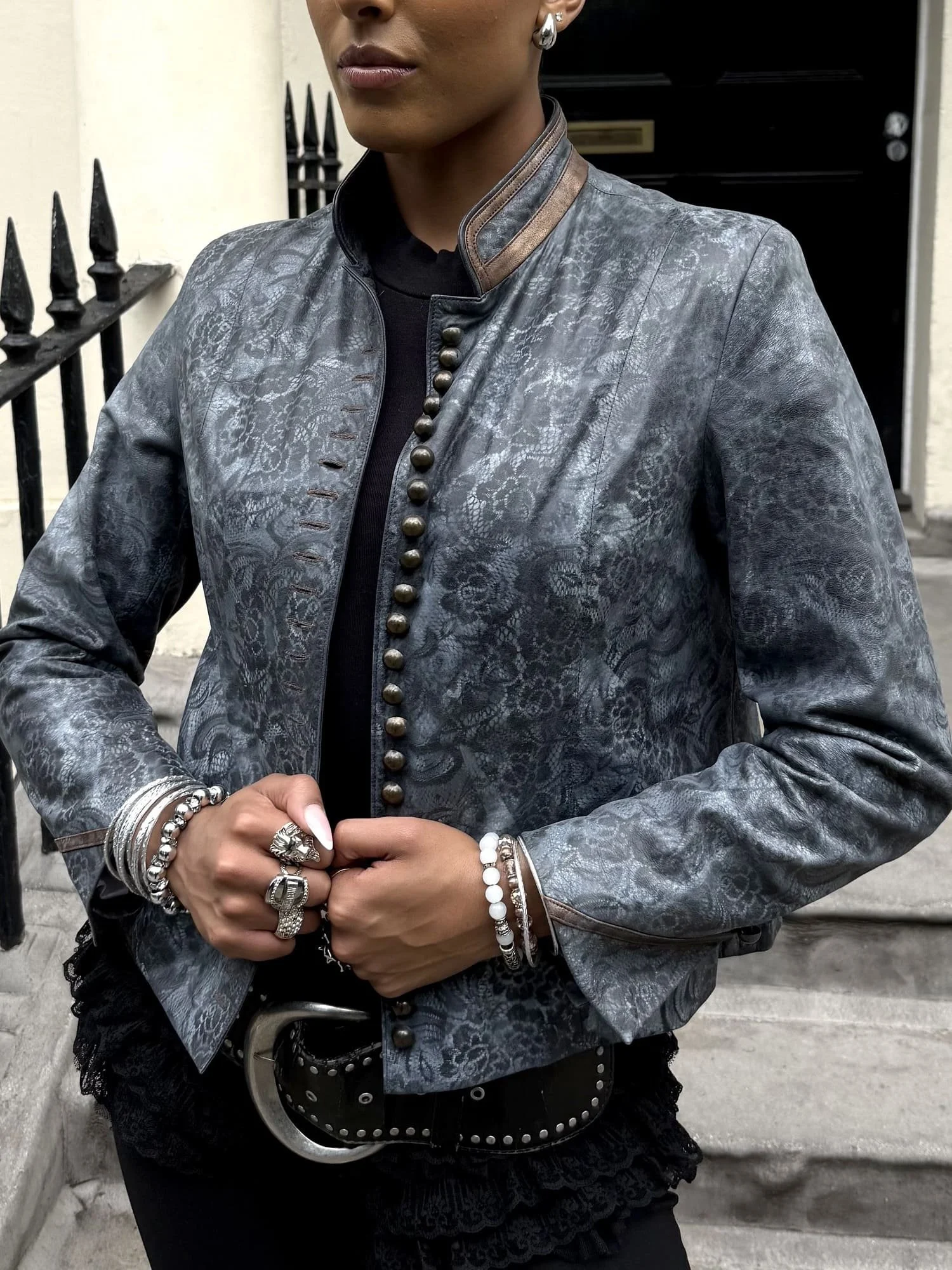 ANADELRIO-Velo-Jacket-V-OU-03-Leather-Print-BlueGrey-Model-Front.jpg