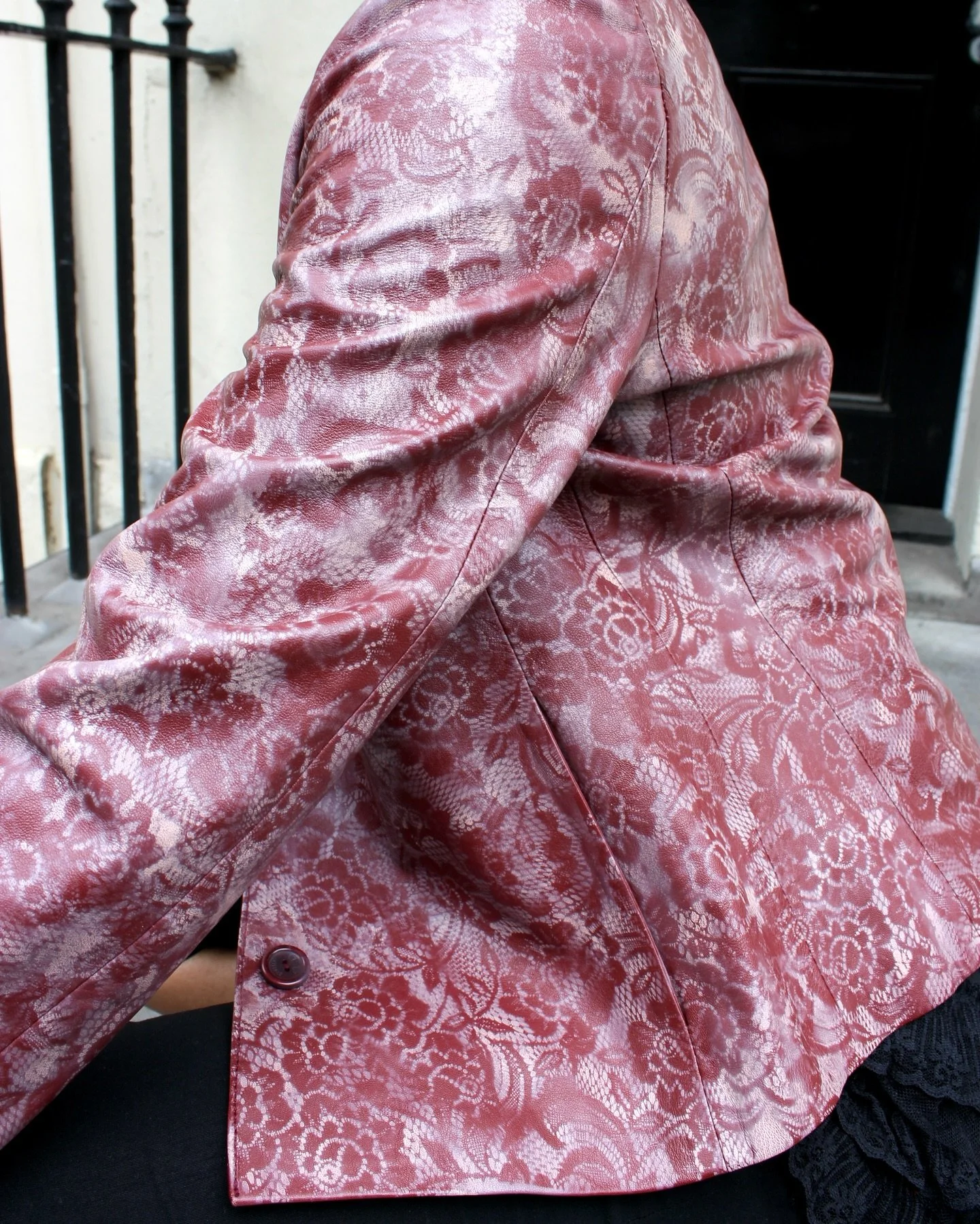 Autumn in red | Our latest VIDA jacket. 

#ANADELRIO #ALeatherRevolution