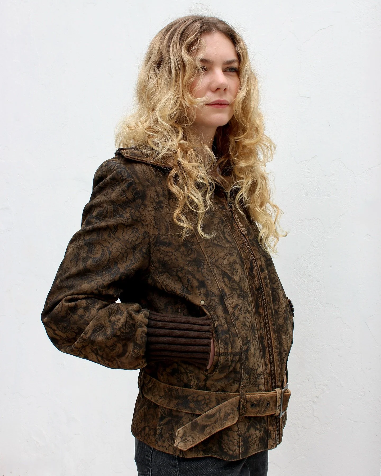 VIDA, also in suede. 

#ANADELRIO #ALeatherRevolution