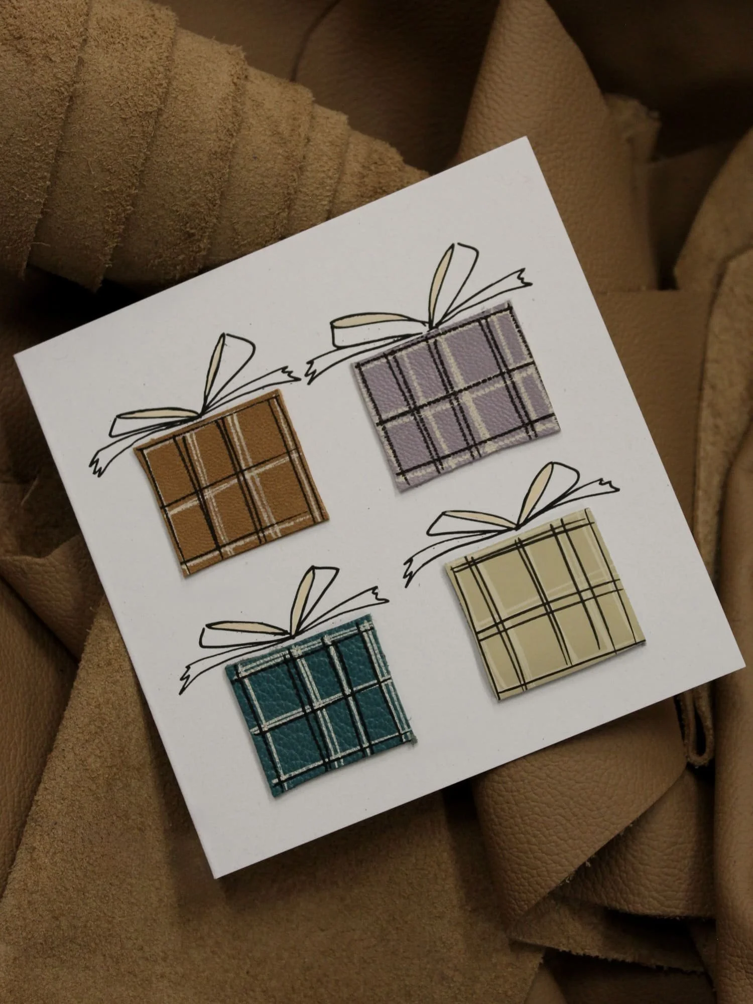 ANADELRIO-Fragmentos-Sorpresa-Leather-3D-Greeting-Card-Handmade-Handrawn-Unique-Birthday-Celebration-Presents-Bows-1.jpg