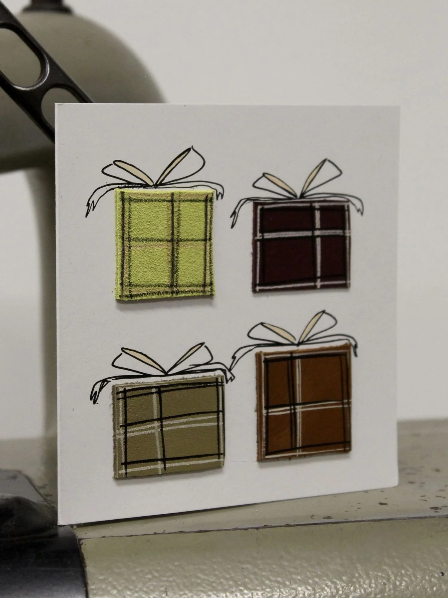 ANADELRIO-Fragmentos-Sorpresa-Leather-3D-Greeting-Card-Handmade-Handrawn-Unique-Birthday-Celebration-Presents-Bows-5.jpg