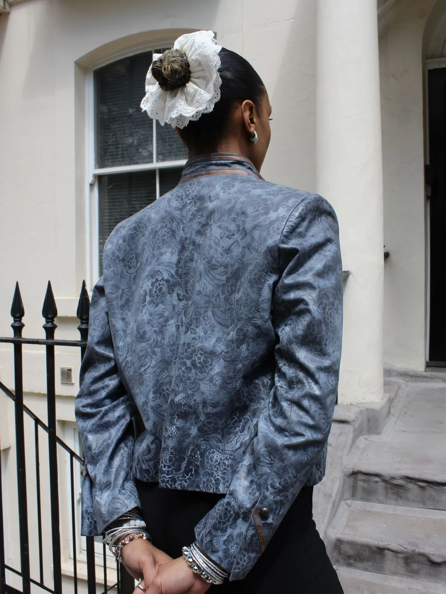 ANADELRIO-Velo-Jacket-V-OU-03-Leather-Print-BlueGrey-Model-Back.jpg