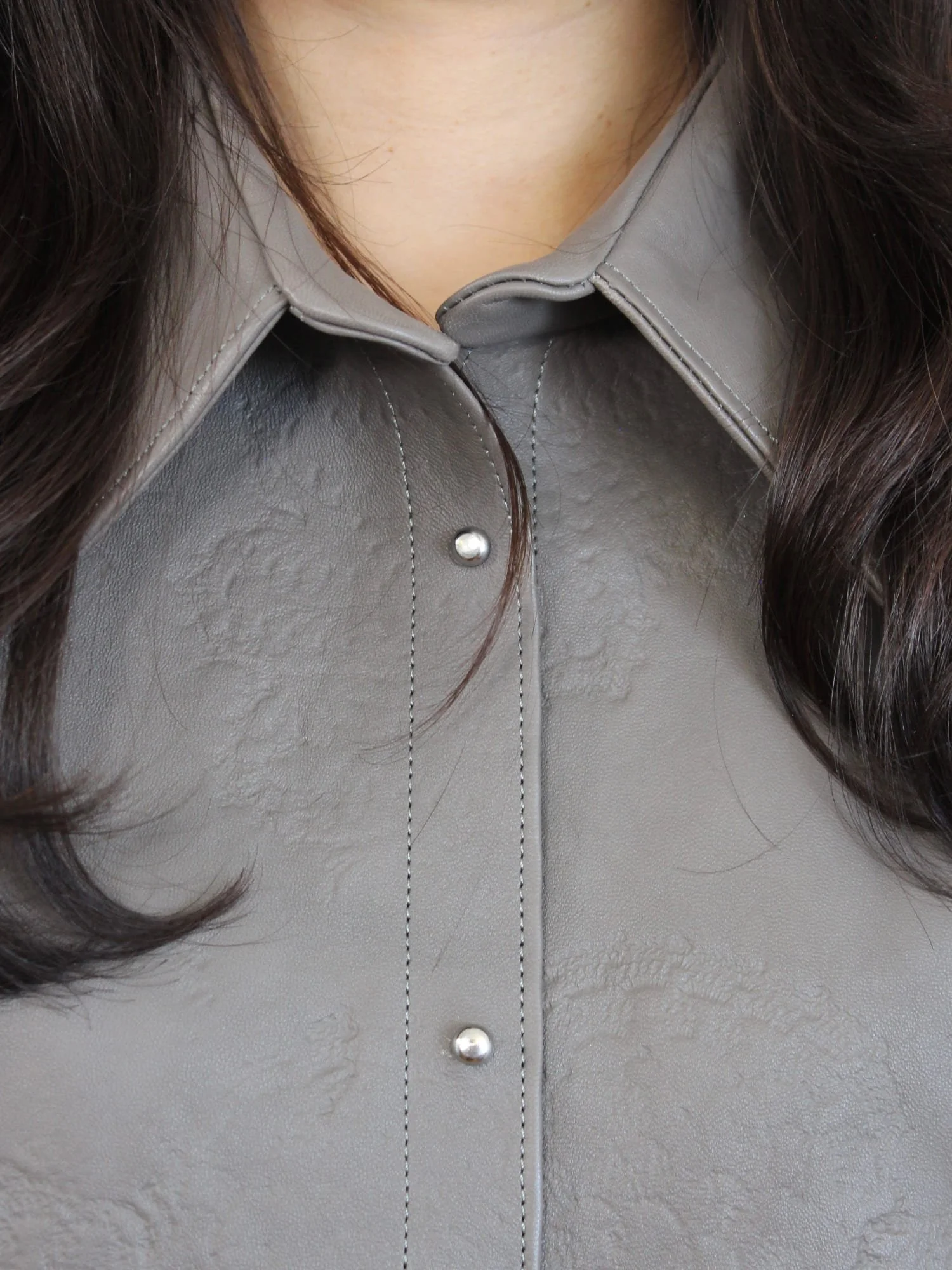 ANADELRIO-Home-Grey-Embossed-Leather-Shirt--CloseUp-Collar.jpg