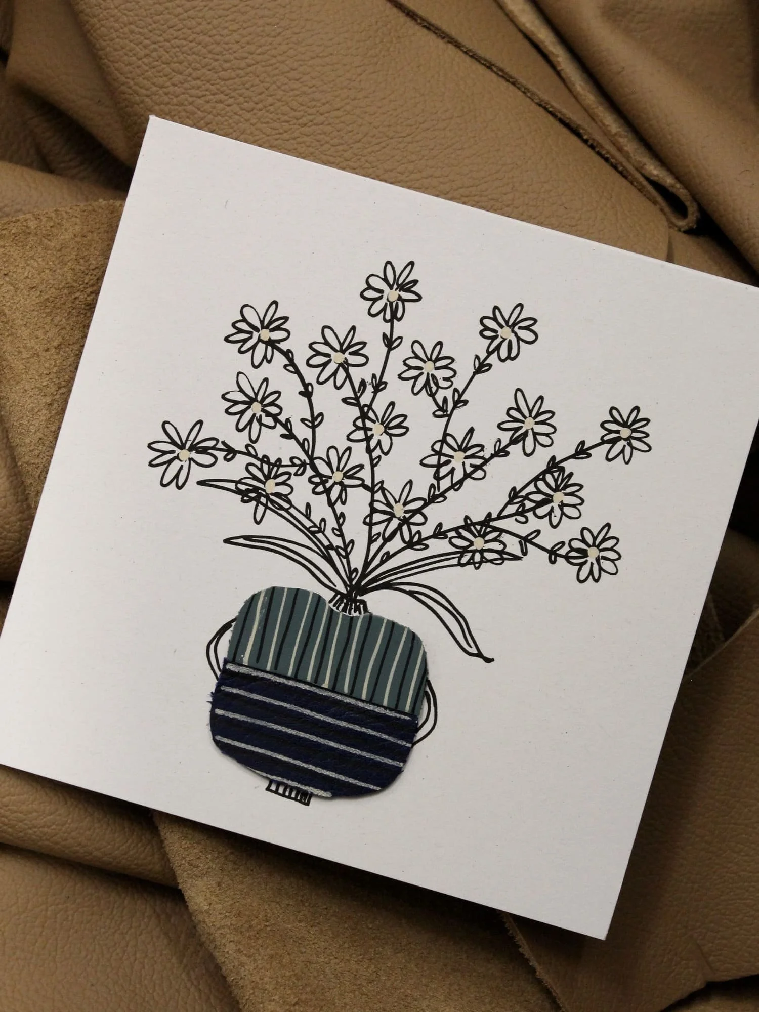 ANADELRIO-Fragmentos-Savia-Leather-3D-Greeting-Card-Handmade-Handrawn-Unique-Plantpot-Garden-Plant-Floral-Flower-2.jpg
