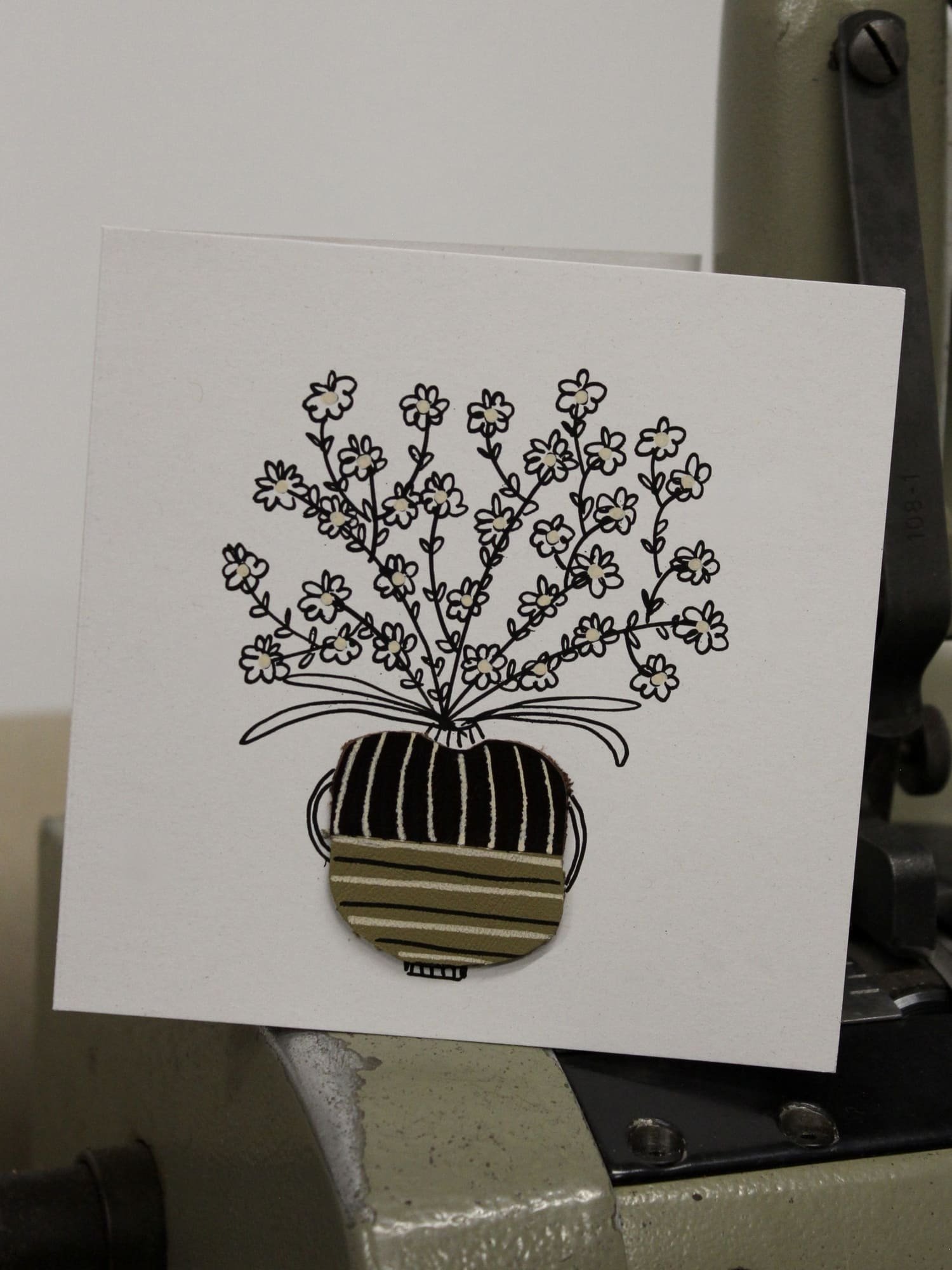 ANADELRIO-Fragmentos-Savia-Leather-3D-Greeting-Card-Handmade-Handrawn-Unique-Plantpot-Garden-Plant-Floral-Flower-5.jpg