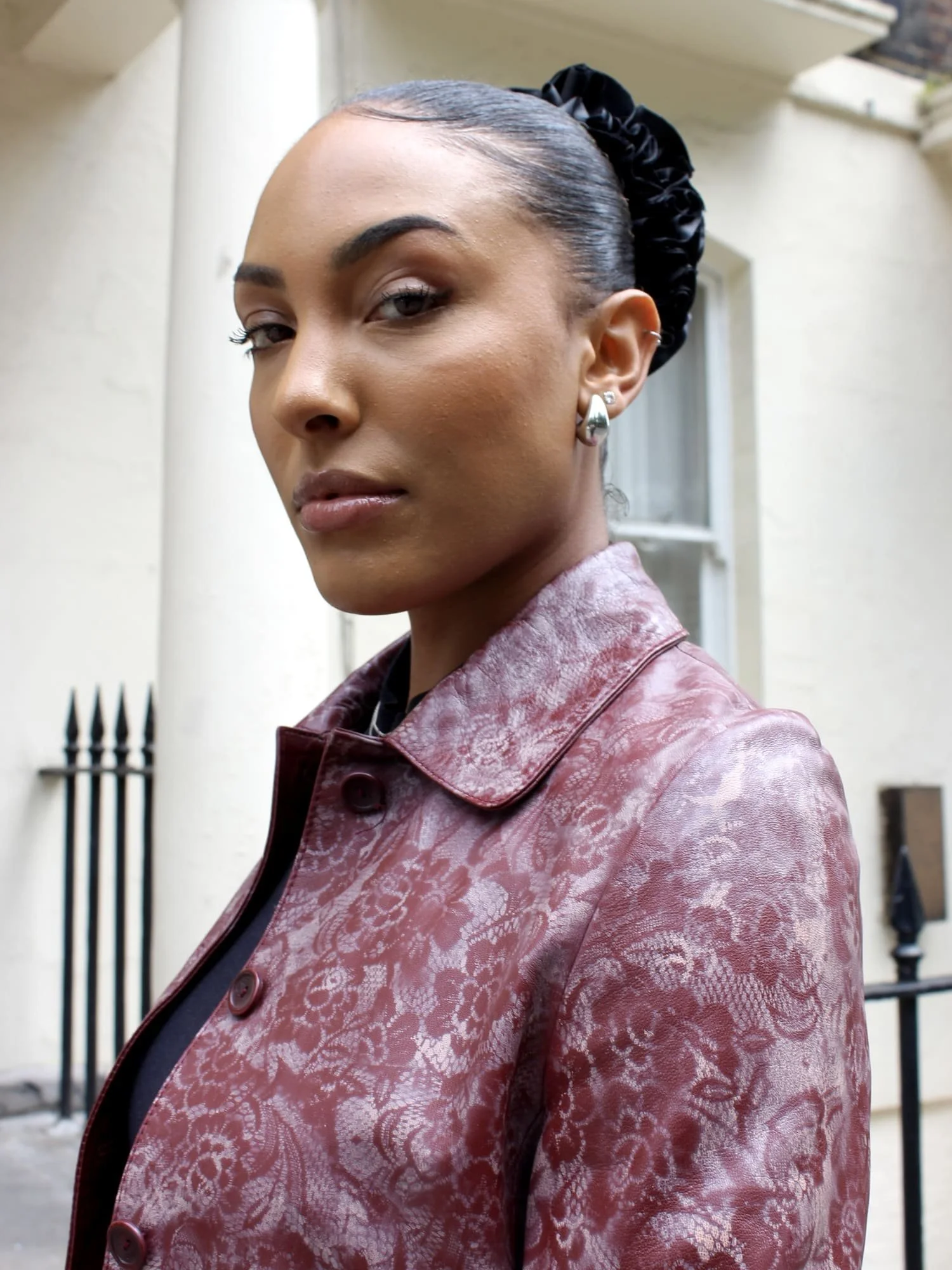 ANADELRIO-Velo-Jacket-V-OU-02-Leather-Print-RedCream-Model-Side-Close-up.jpg