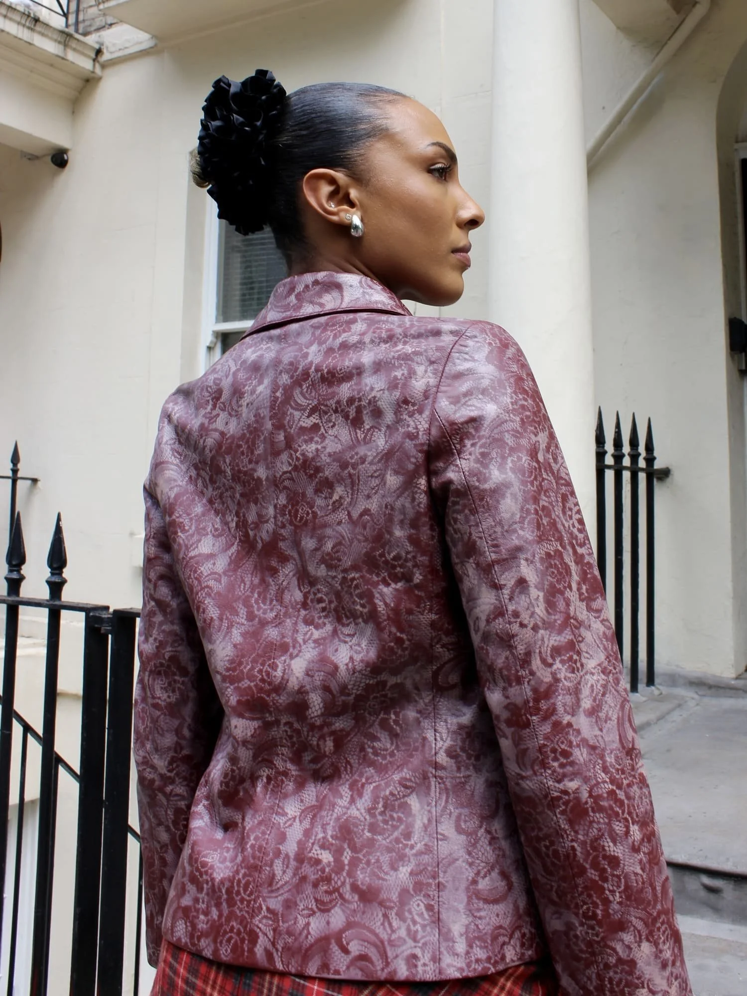 ANADELRIO-Velo-Jacket-V-OU-02-Leather-Print-RedCream-Model-Back-2.jpg