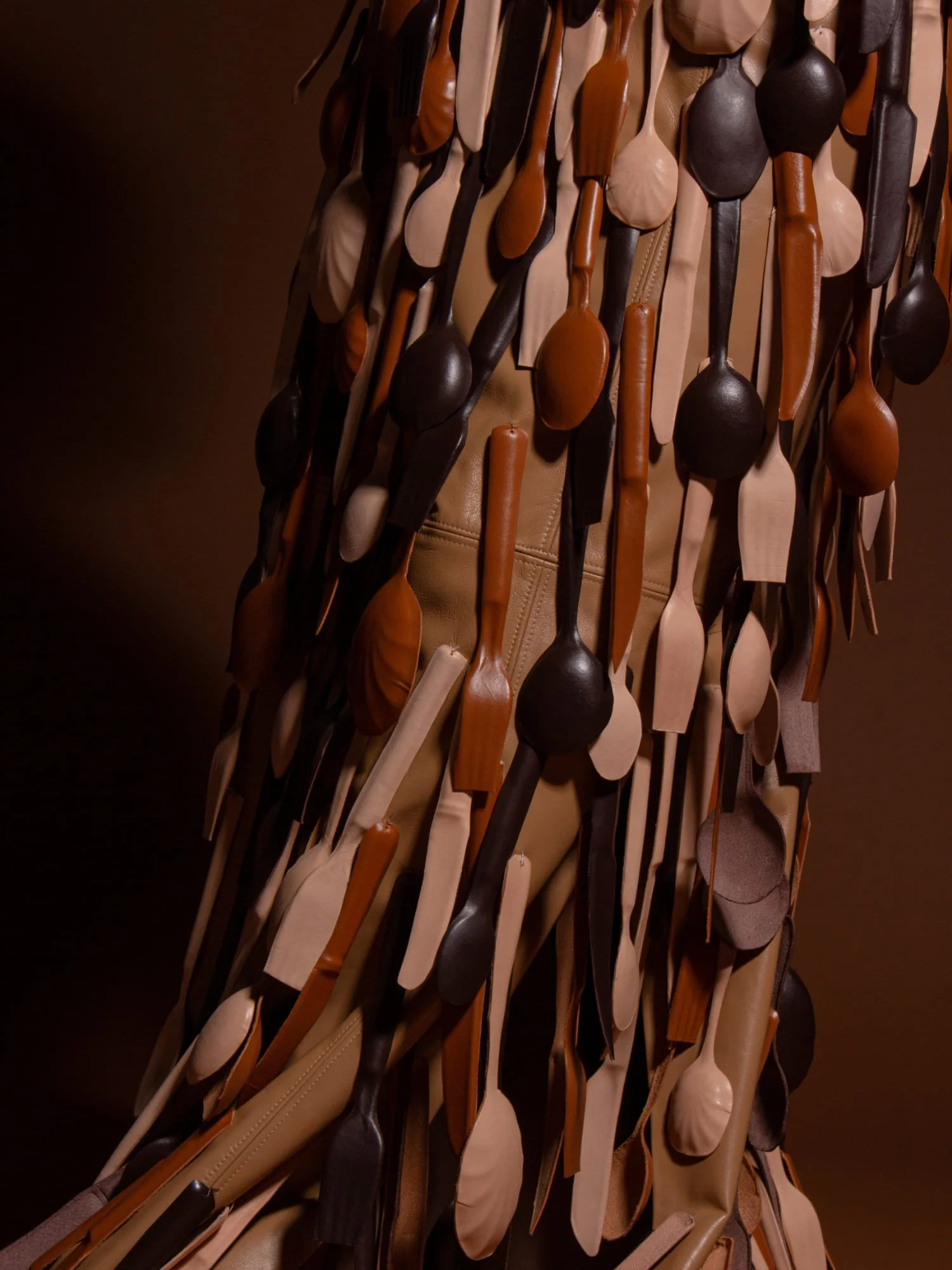 ANADELRIO-Home-Moulded-VegTan-Leather-Cutlery-Skirt-Borwns.jpg