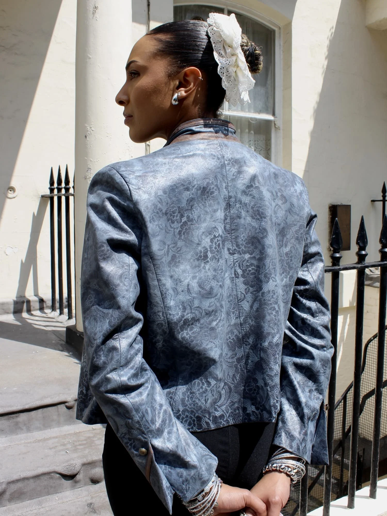 ANADELRIO-Velo-Jacket-V-OU-03-Leather-Print-BlueGrey-Model-Back-2.jpg