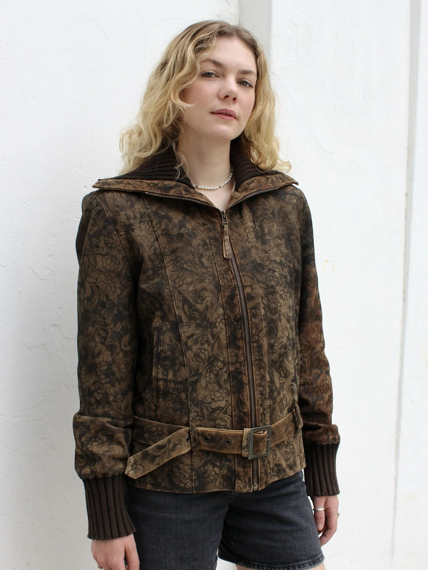 ANADELRIO-Velo-Jacket-V-OU-07-Leather-Print-BrownBlack-Model-Front.jpg