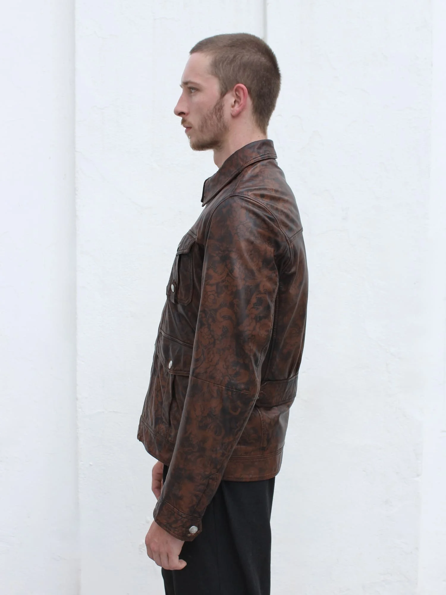 ANADELRIO-Velo-Jacket-V-OU-04-Leather-Print-BrownBlack-Model-Side.jpg