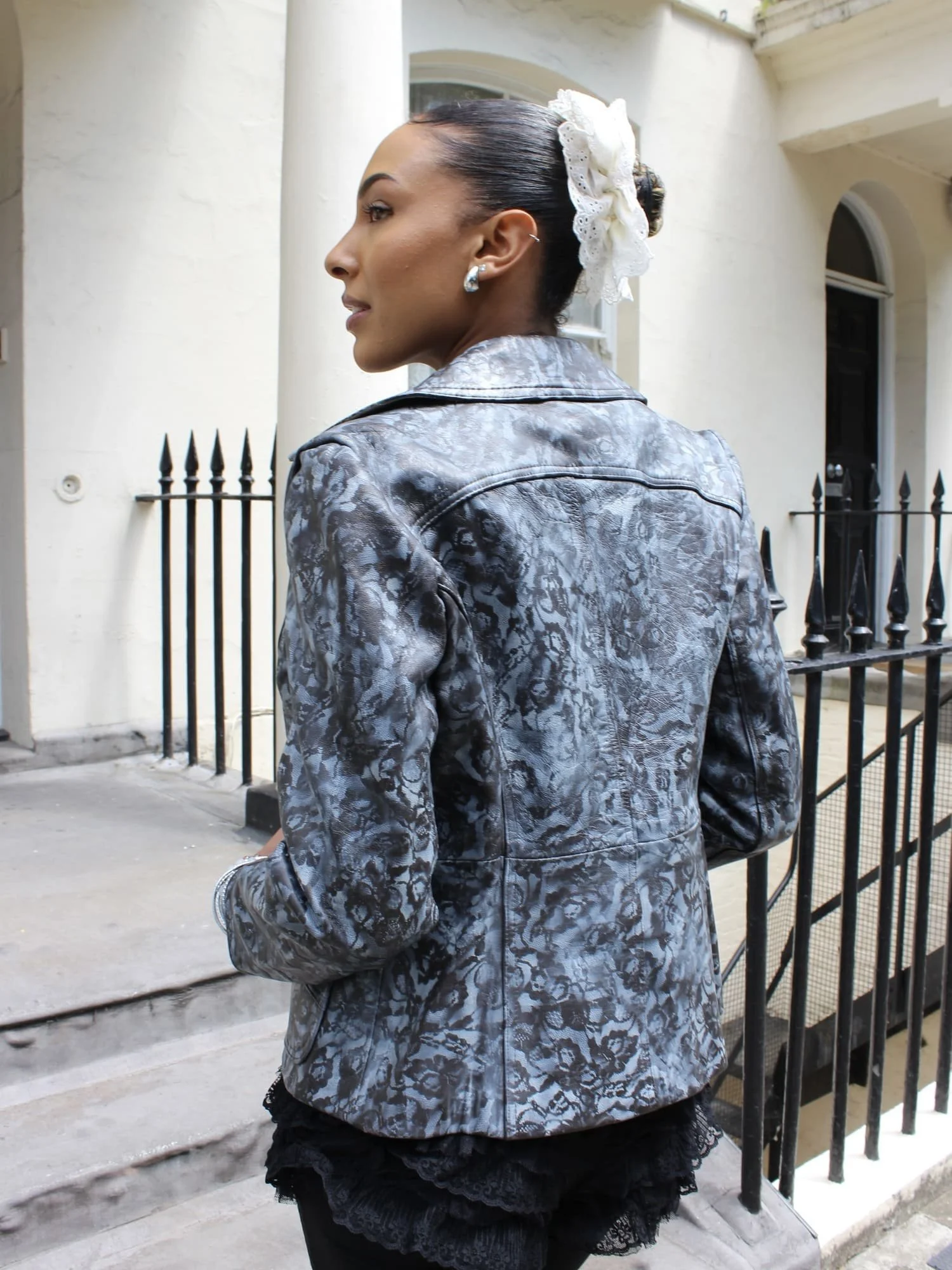 ANADELRIO-Velo-Jacket-V-OU-06-Leather-Print-BlackGrey-Model-Back.jpg