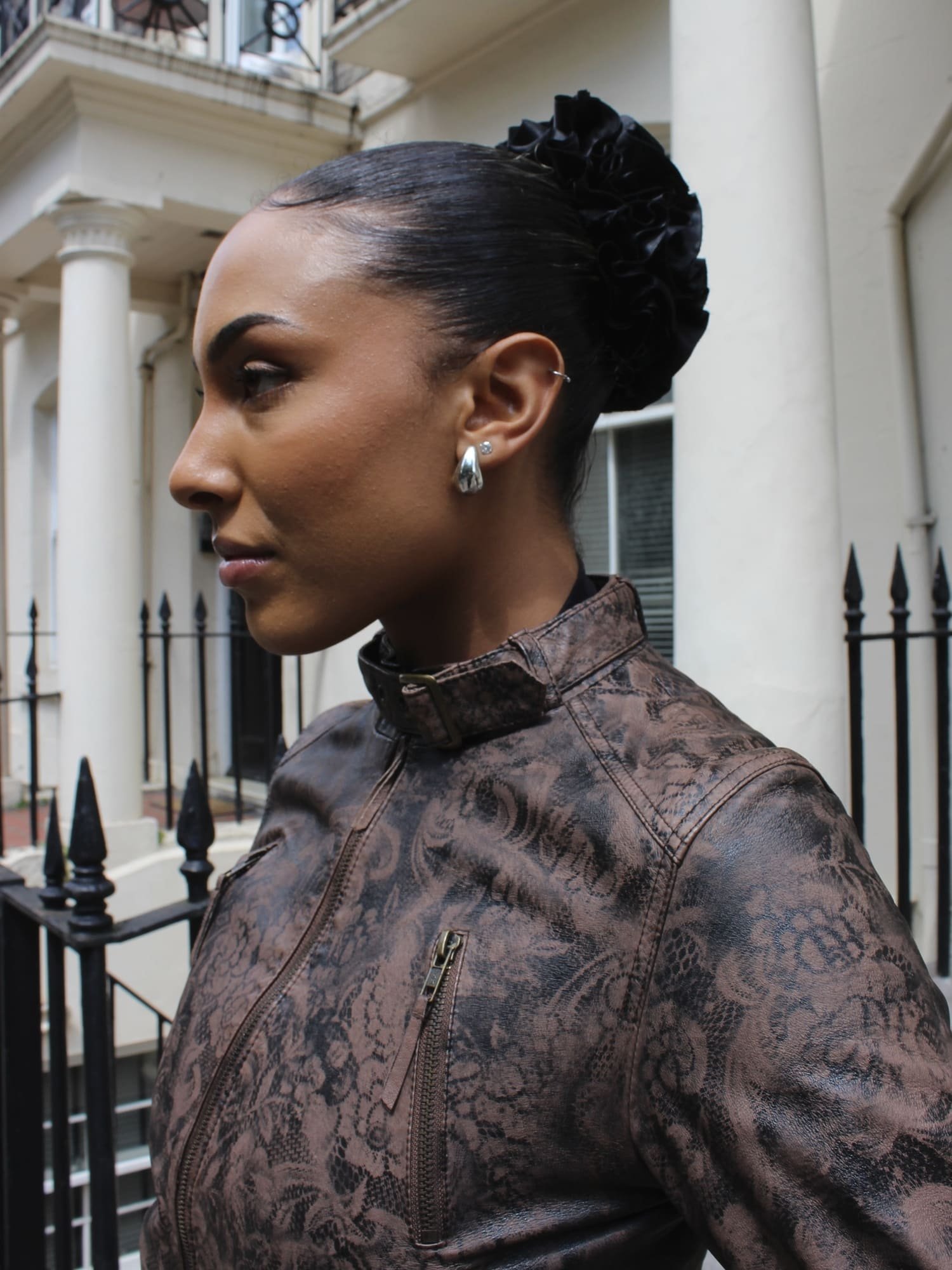 ANADELRIO-Velo-Jacket-V-OU-01-Leather-Print-BrownBlack-Model-Side-Close-up.jpg