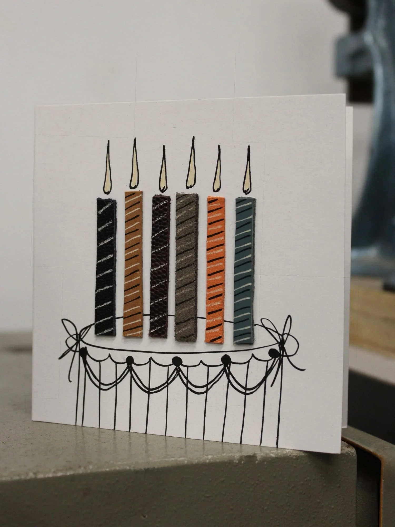 ANADELRIO-Fragmentos-Deseo-Leather-3D-Greeting-Card-Handmade-Handrawn-Unique-Birthday-Celebration-Cake-Candles-4.jpg