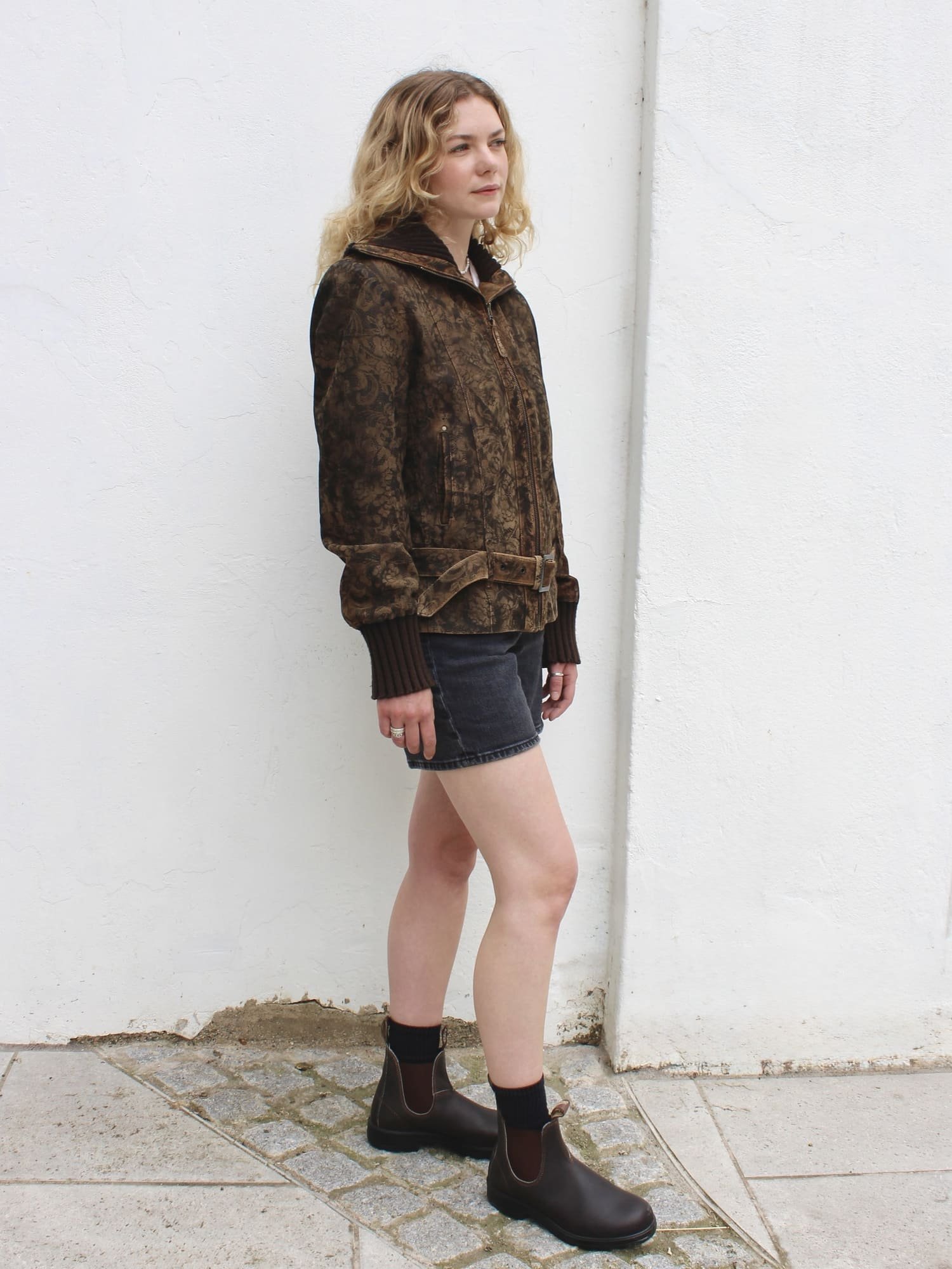 ANADELRIO-Velo-Jacket-V-OU-07-Leather-Print-BrownBlack-Model-Side-Fullbody.jpg