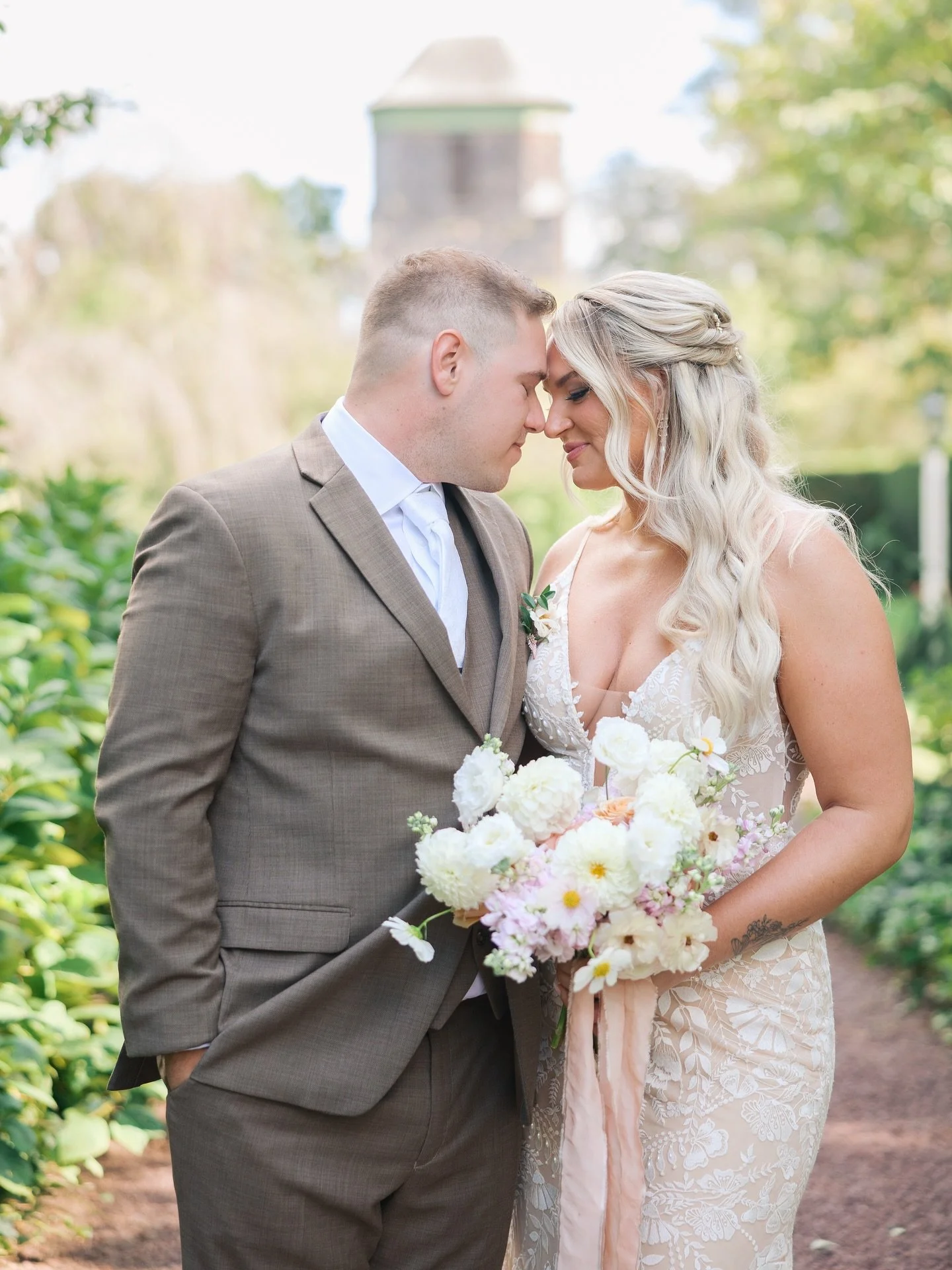 S + J 🤍

We leaned into the seasonal colors and blooms to complement the most gorgeous September fall day we had for these two.

photographer: @alexa.lynn.photo 
venue: @fernbrook.farms 
florist: @petitepetals.studio 
content creation: @withlovefrom