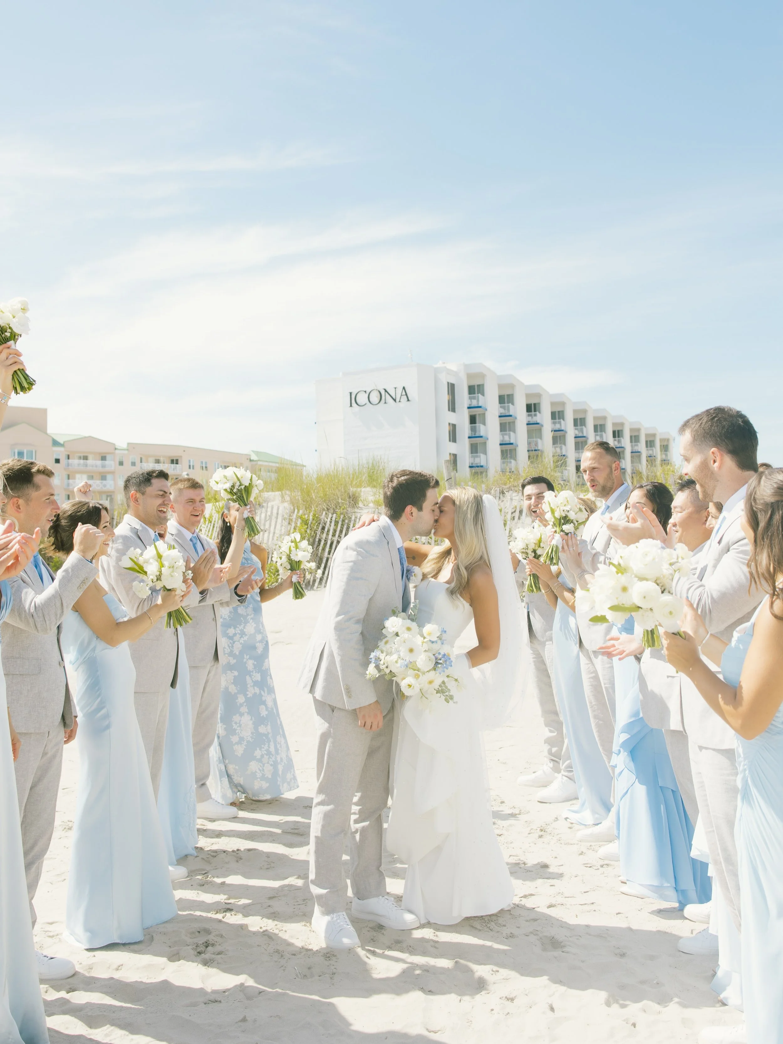 Closing out summer with the most beautiful beachside wedding for Allie + Matt 🩵🐚🌊

@iconadiamondbeach 
@mikaylamargaretphotography 
@luxe_weddings_by_kristen 
@petitepetals.studio 
@modernluxeband 
@sayidohairandmakeup 
@jreisig.artistry_events 
@
