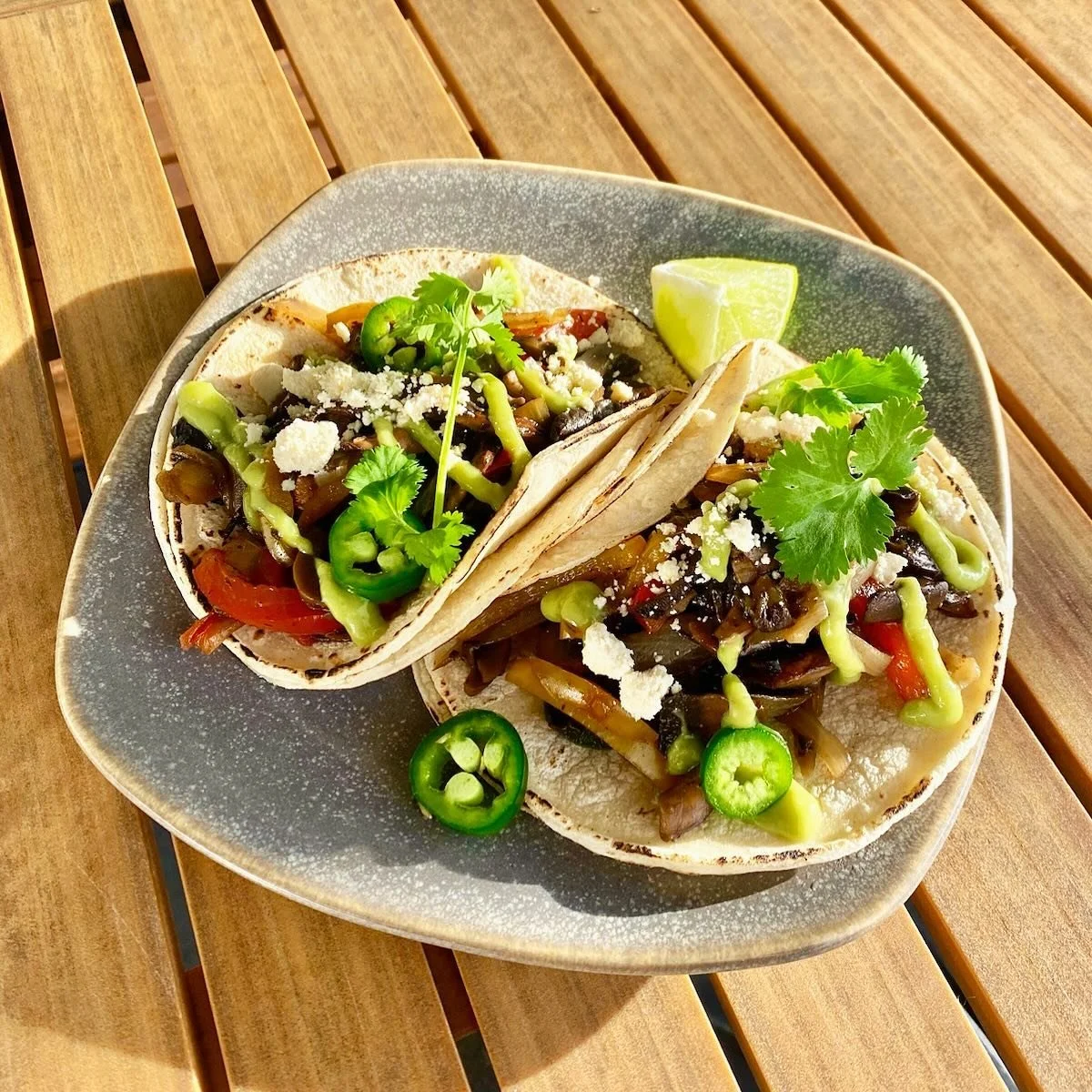 LET&rsquo;S TACO &rsquo;BOUT THIS FEATURE

A weekend taco feature from Head Chef @argelia.dz :

𝗣𝗢𝗥𝗧𝗢𝗕𝗘𝗟𝗟𝗢 𝗙𝗔𝗝𝗜𝗧𝗔𝗦 𝗧𝗔𝗖𝗢𝗦
𝗣𝗼𝗿𝘁𝗼𝗯𝗲𝗹𝗹𝗼 𝗺𝘂𝘀𝗵𝗿𝗼𝗼𝗺𝘀, 𝘀𝗮𝘂𝘁&eacute;𝗲𝗱 𝗽𝗲𝗽𝗽𝗲𝗿𝘀, 𝗼𝗻𝗶𝗼𝗻𝘀, 𝗷𝗮𝗹𝗮𝗽𝗲&nt