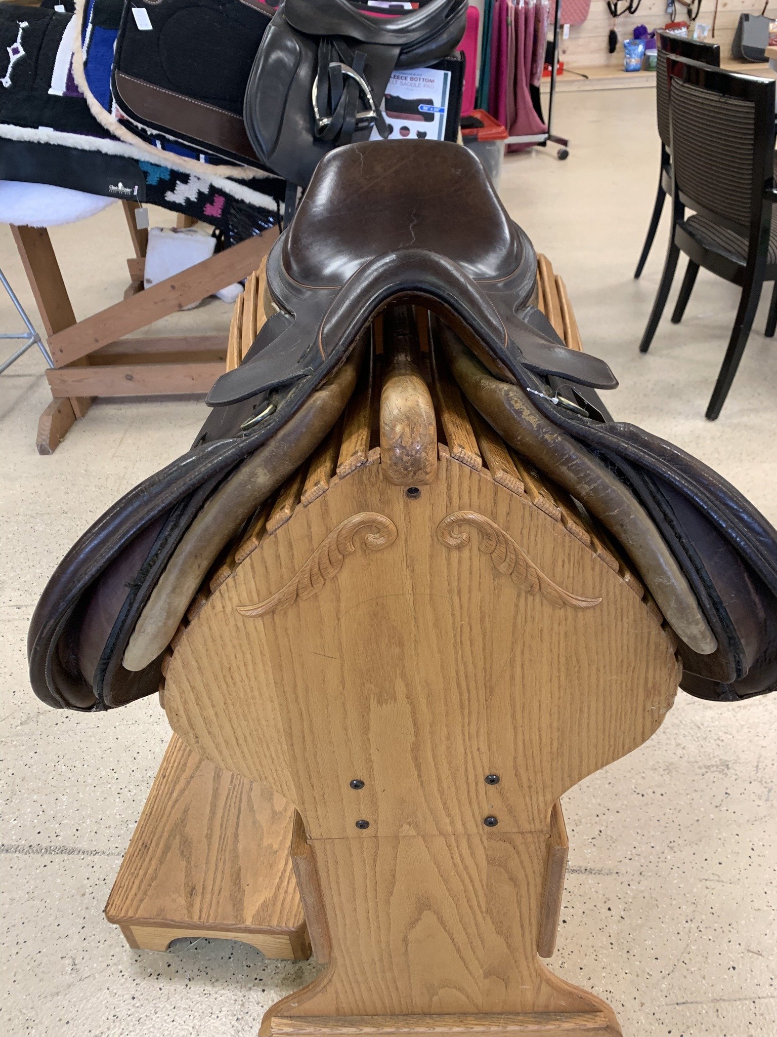 17" M Toulouse close contact saddle. The back of the flaps have separated about an inch from the top, and it's got some nicks and scratches, but it is still in perfectly sound and useable condition. This would be a perfect candidate to use some brown