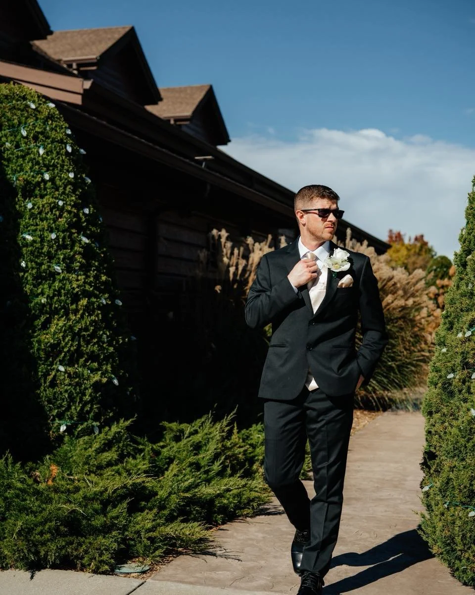 A private getting-ready cabin so you can feel your best when you say &ldquo;I do.&rdquo;

Newly engaged? Come tour The Heartland Lodge and see what makes it so special 🤍

Coordinator: @kourtneycox1996 
Photography: @hansenphotokc 
Cake/Dessert: HyVe