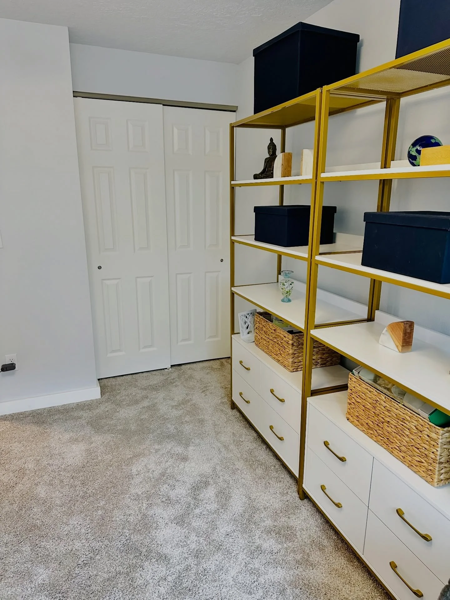 Office Makeover - Balanced Home Organization edition! 

This single mom moved into her house two years before she called me. She was having a difficult time getting situated in her home office and felt &ldquo;stuck.&rdquo; We decluttered, organized, 