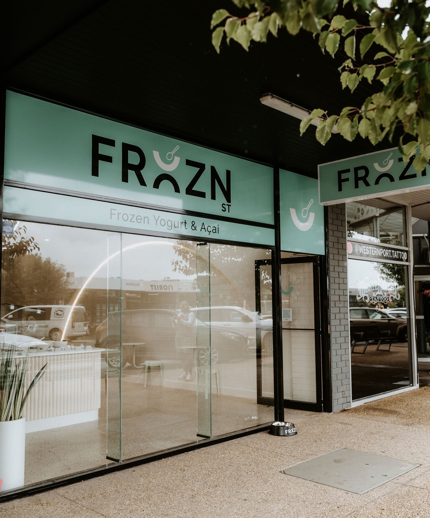 Just adding some colour to the feed with my fav branding ever @froznst ✨

#logo
#graphicdesign
#branding
#logodesigner
#logodesign