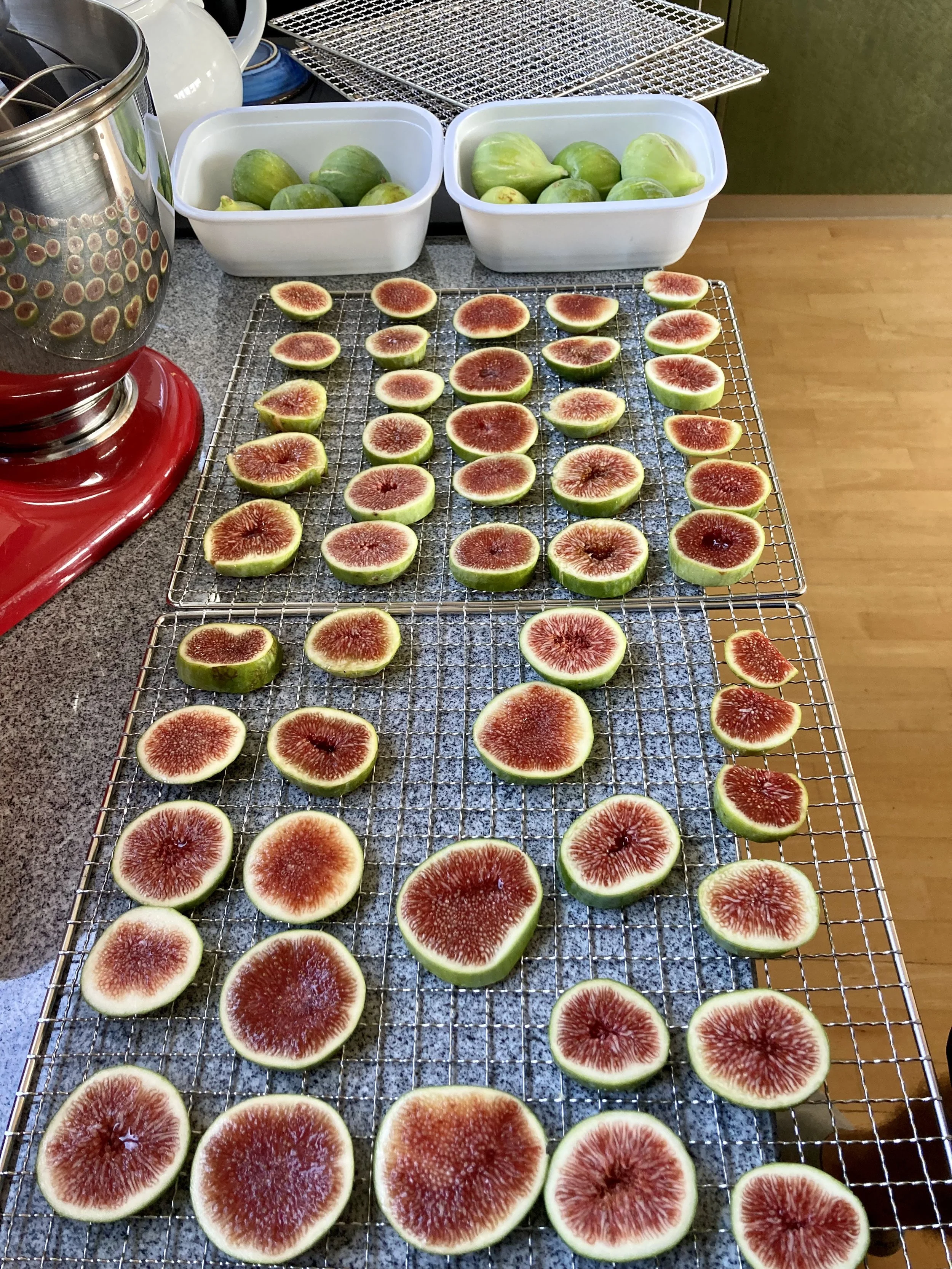 aufgeschnittene Feigen zum tocknen