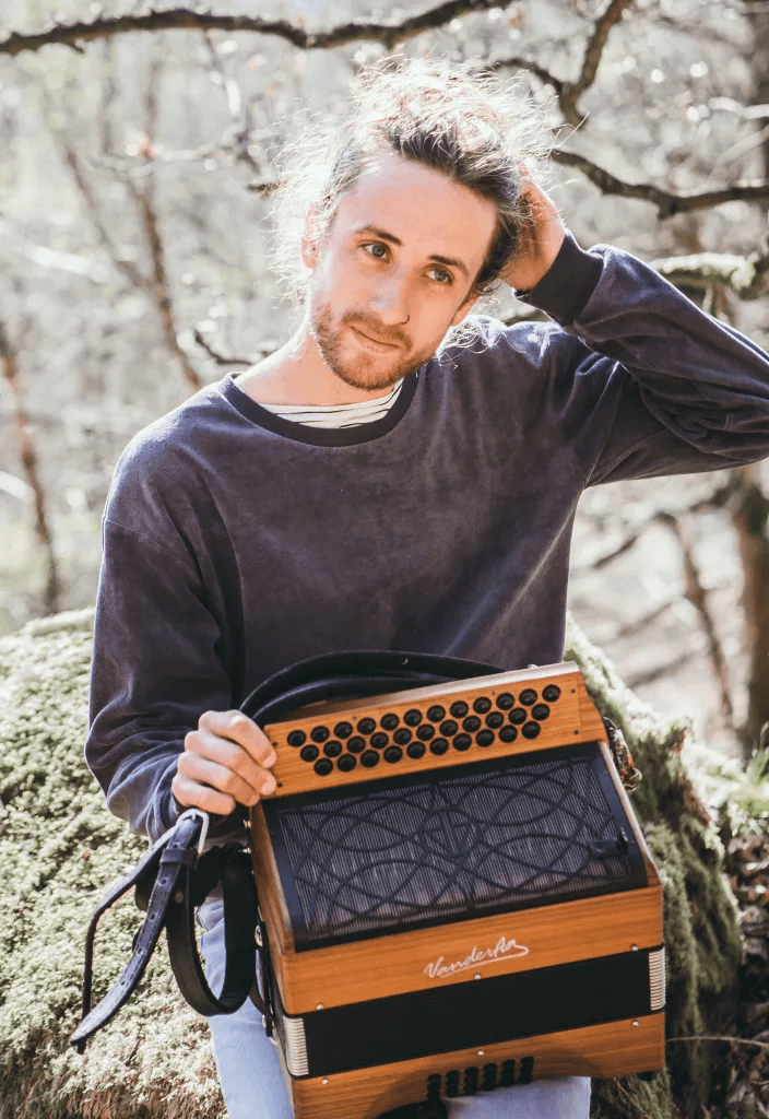 Archie-Churchill-Moss.webp (Copy)