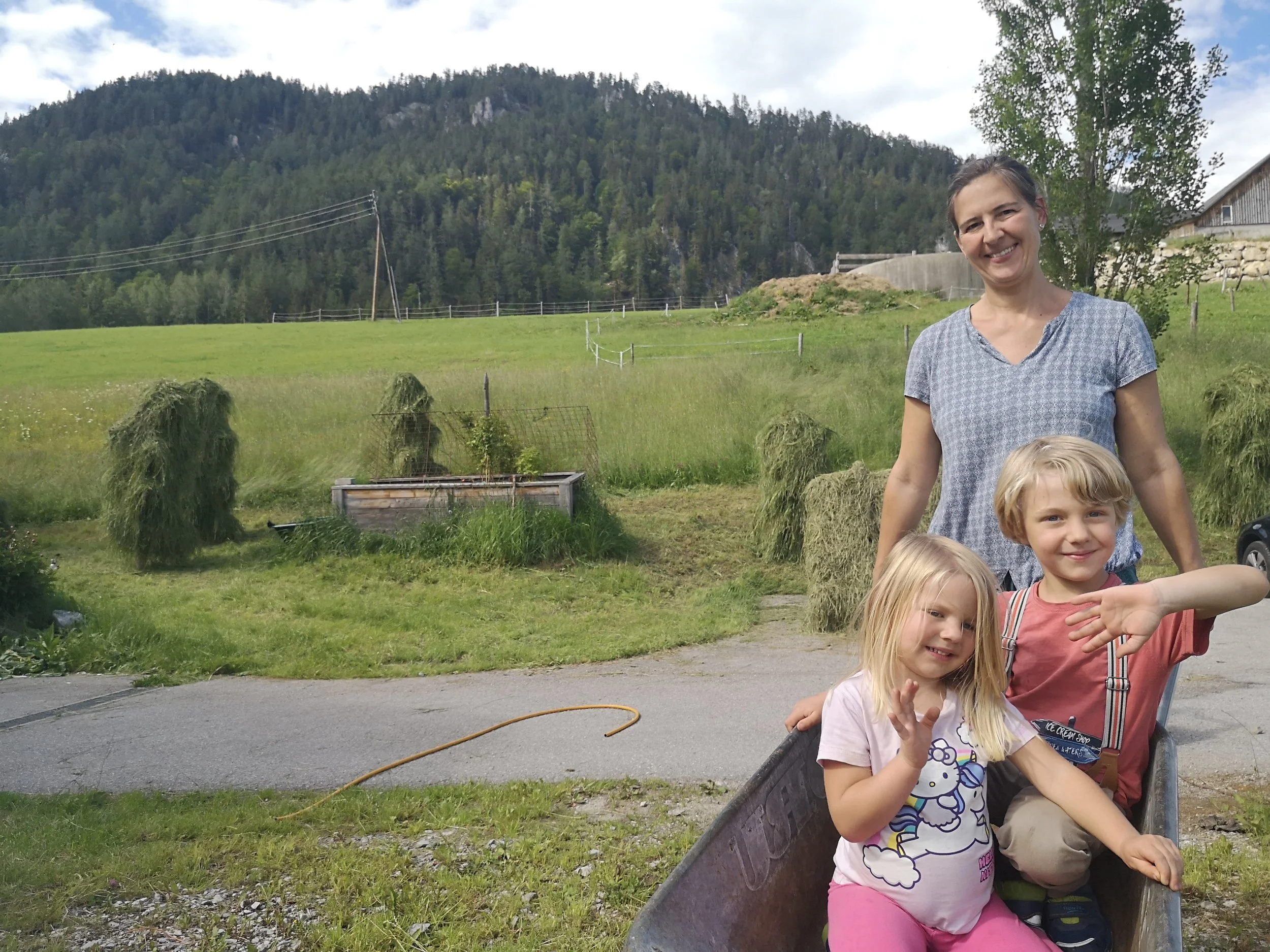 Birgit und die Kids.jpg