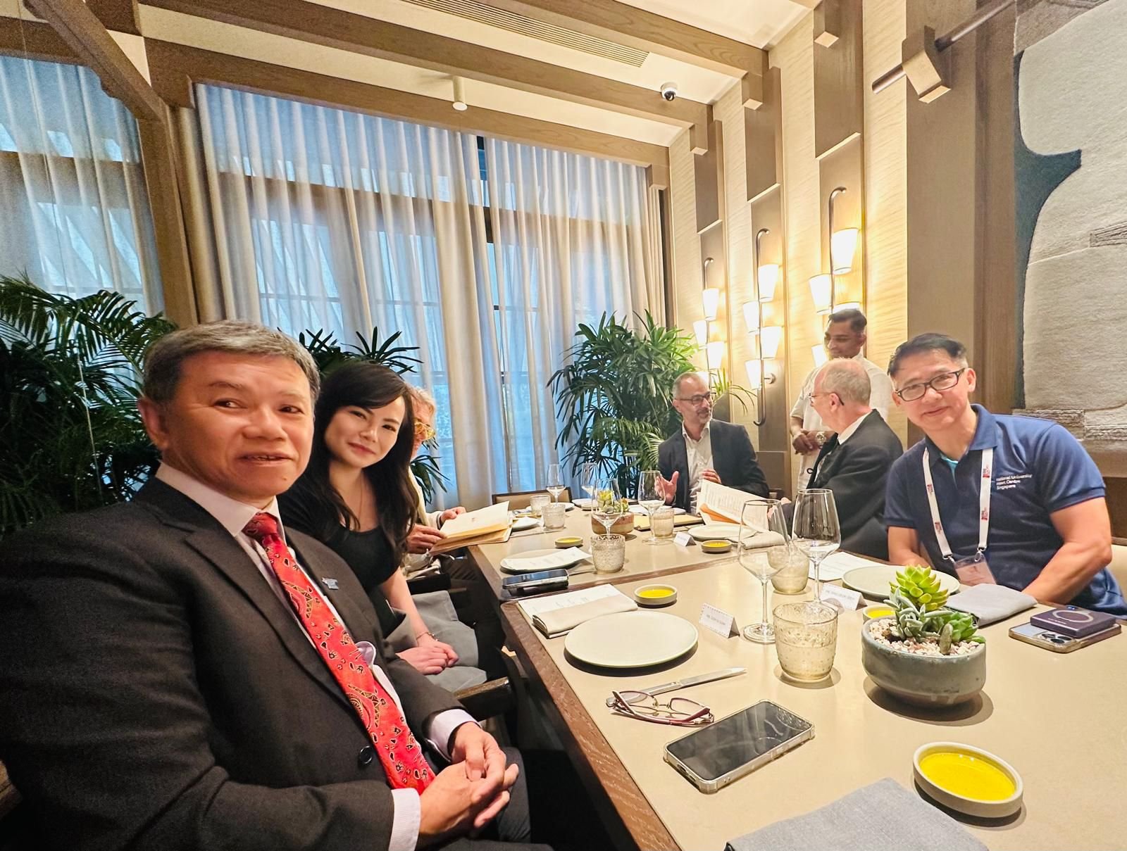 NUHCS Perfusionists Meet with Veteran Custodiol User