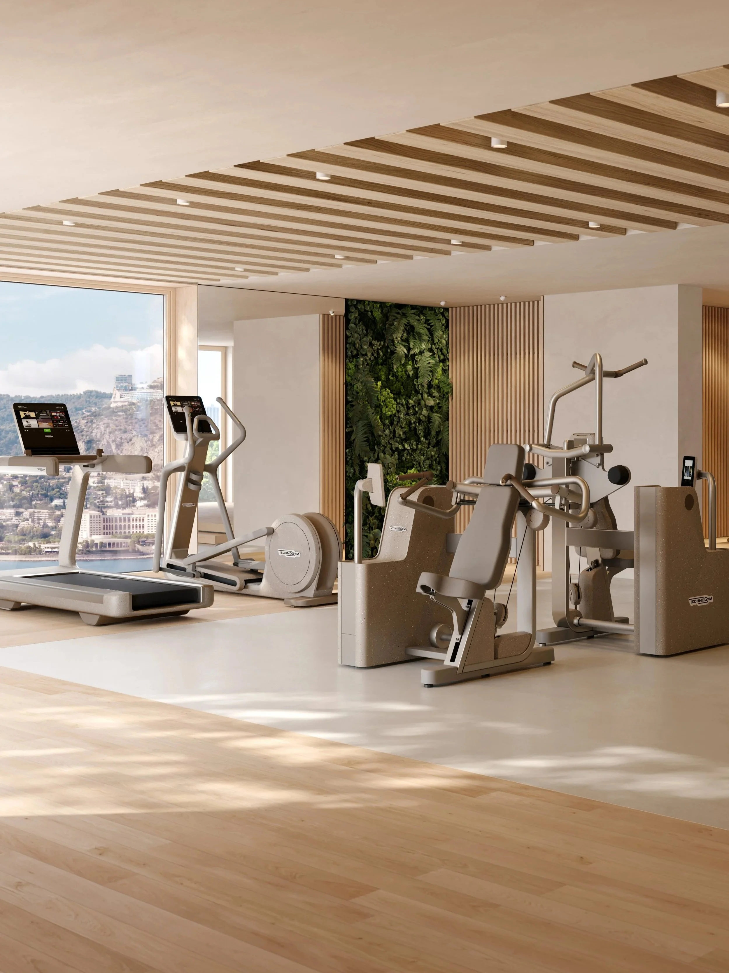 Modernes Fitnessstudio mit Cardio- und Kraftgeräten, großes Fenster mit Blick auf die Stadt, natürliche Holzboden- und Deckenpaneele, grüne Wand mit Pflanzen.