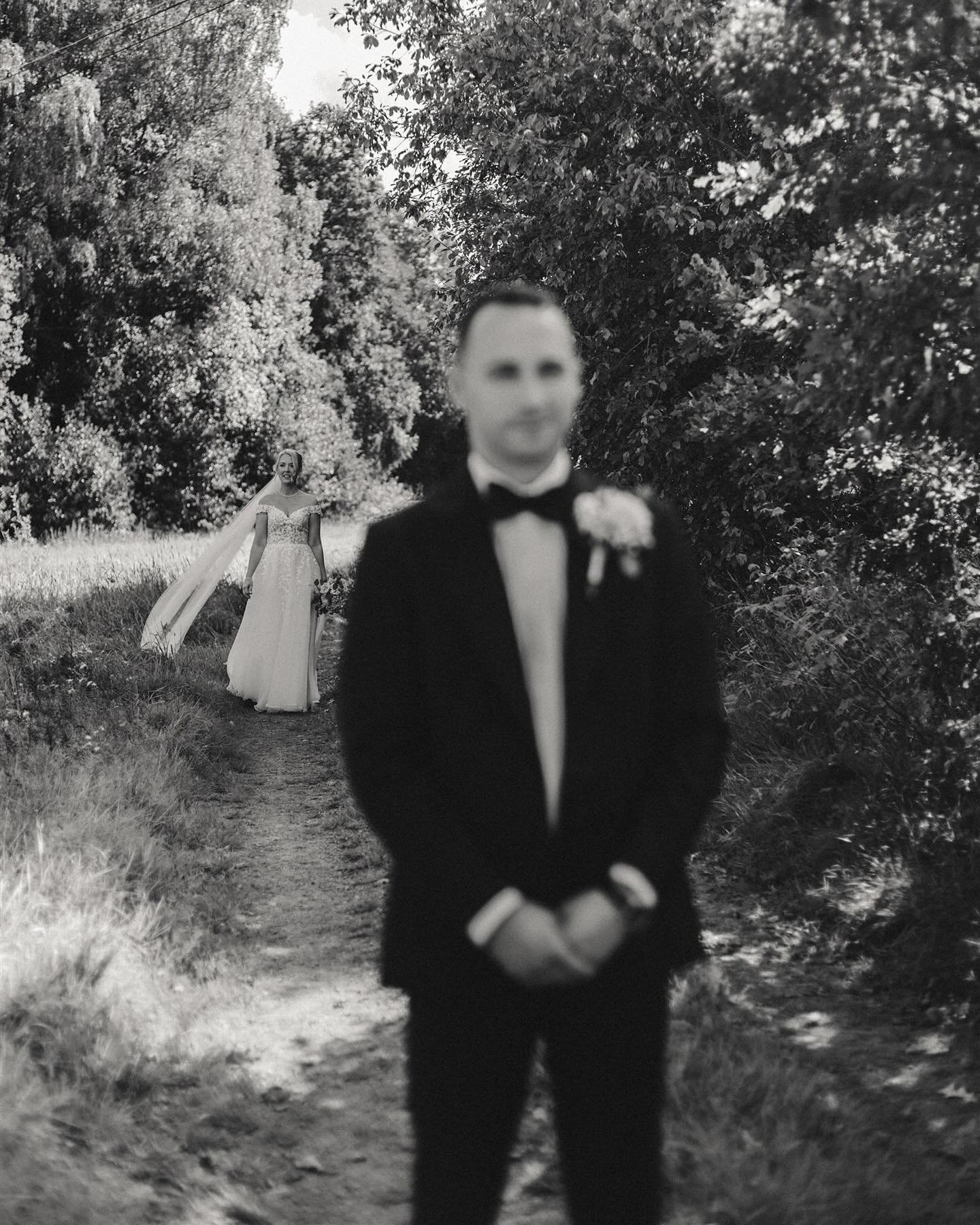 That first look moment. 👌🏻🥺🥰

#firstlookwedding #wedding #weddingphotographer #br&ouml;llopsfotograf #br&ouml;llop #br&ouml;llopsfotografv&auml;xj&ouml; #br&ouml;llopsfotografsm&aring;land #oliviahenningssonphoto