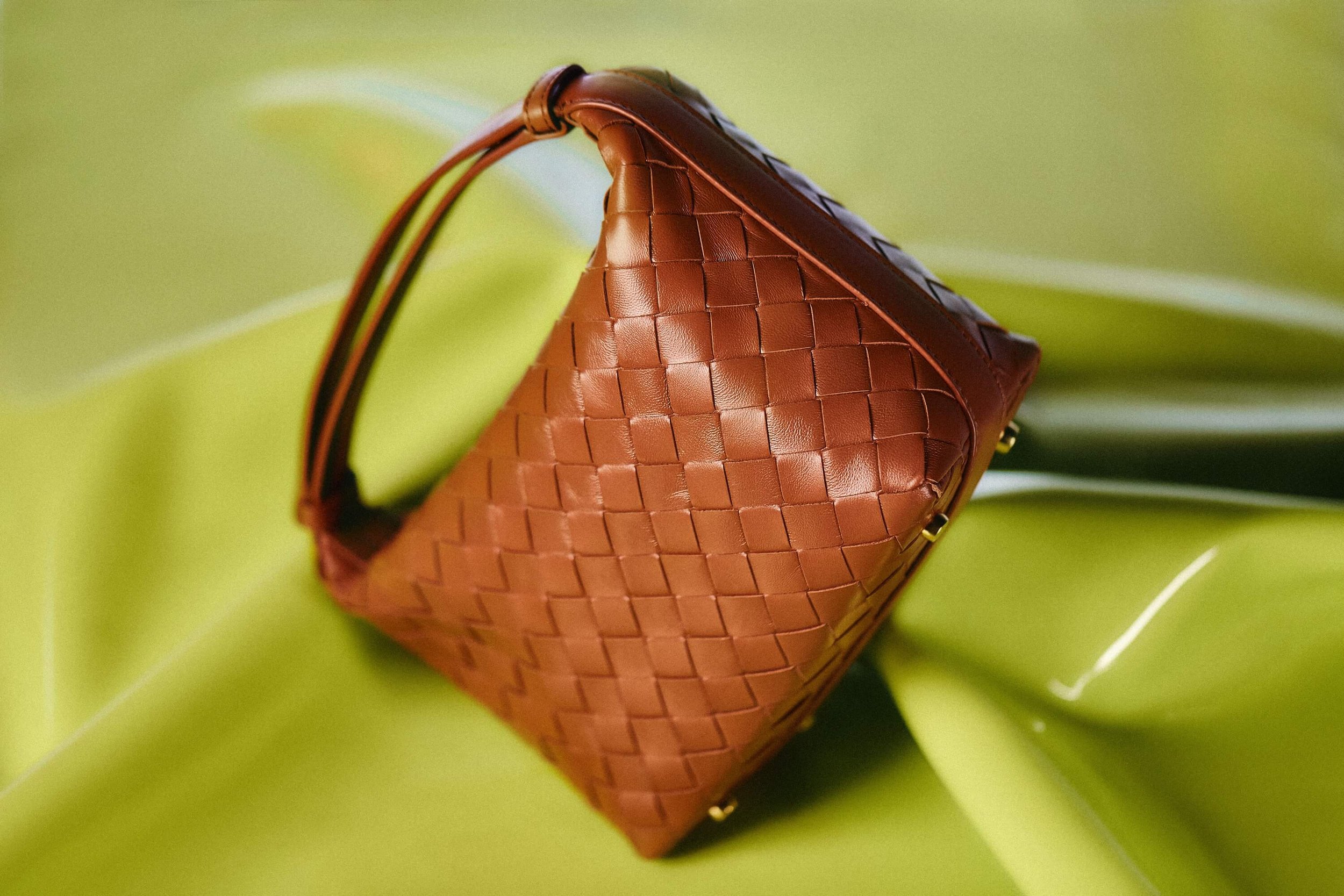 WOMEN SHOULDER BAGS - Bottega June focus.jpg