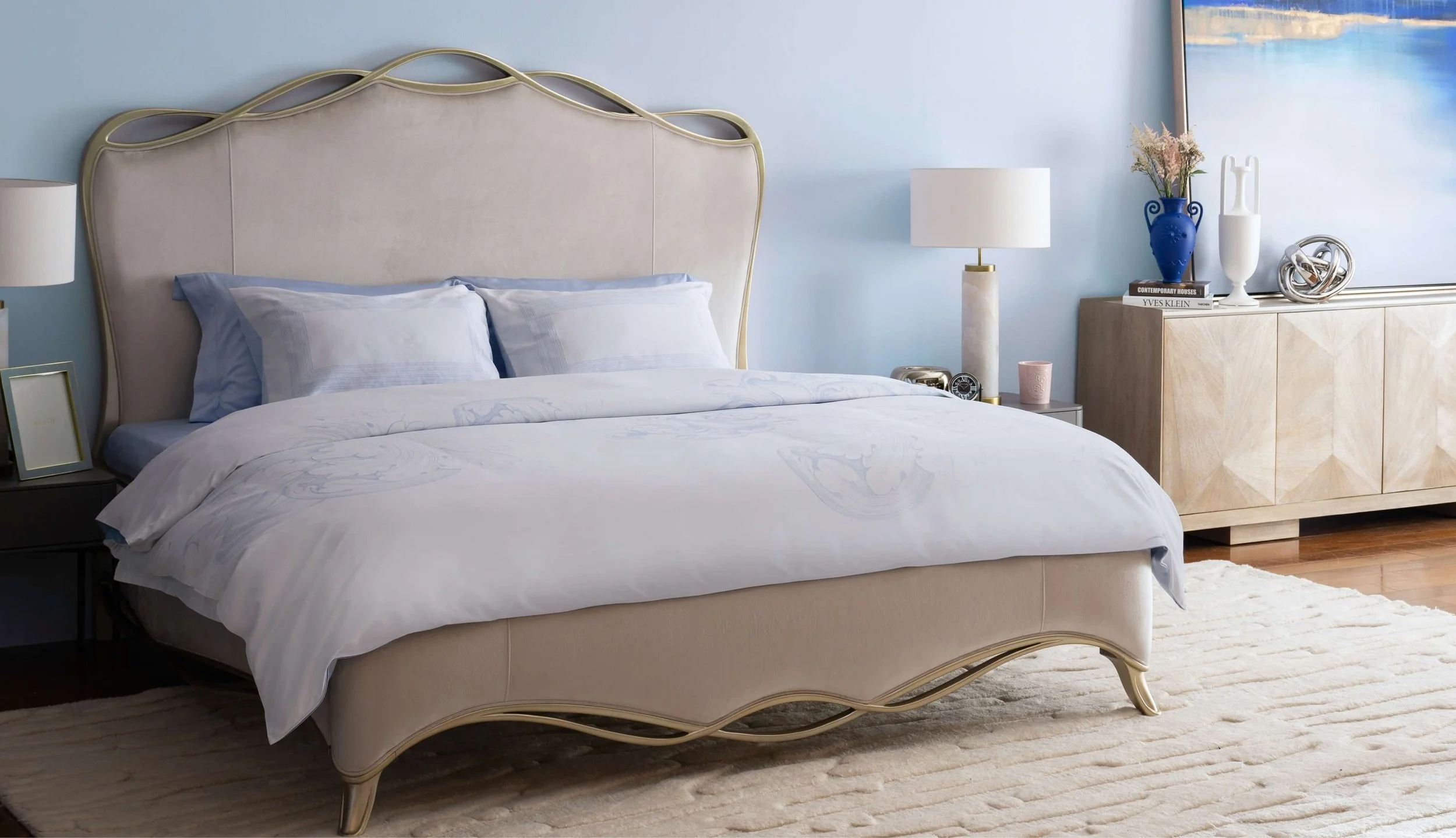 Bedroom-Full room shoot with furniture and textile.jpg