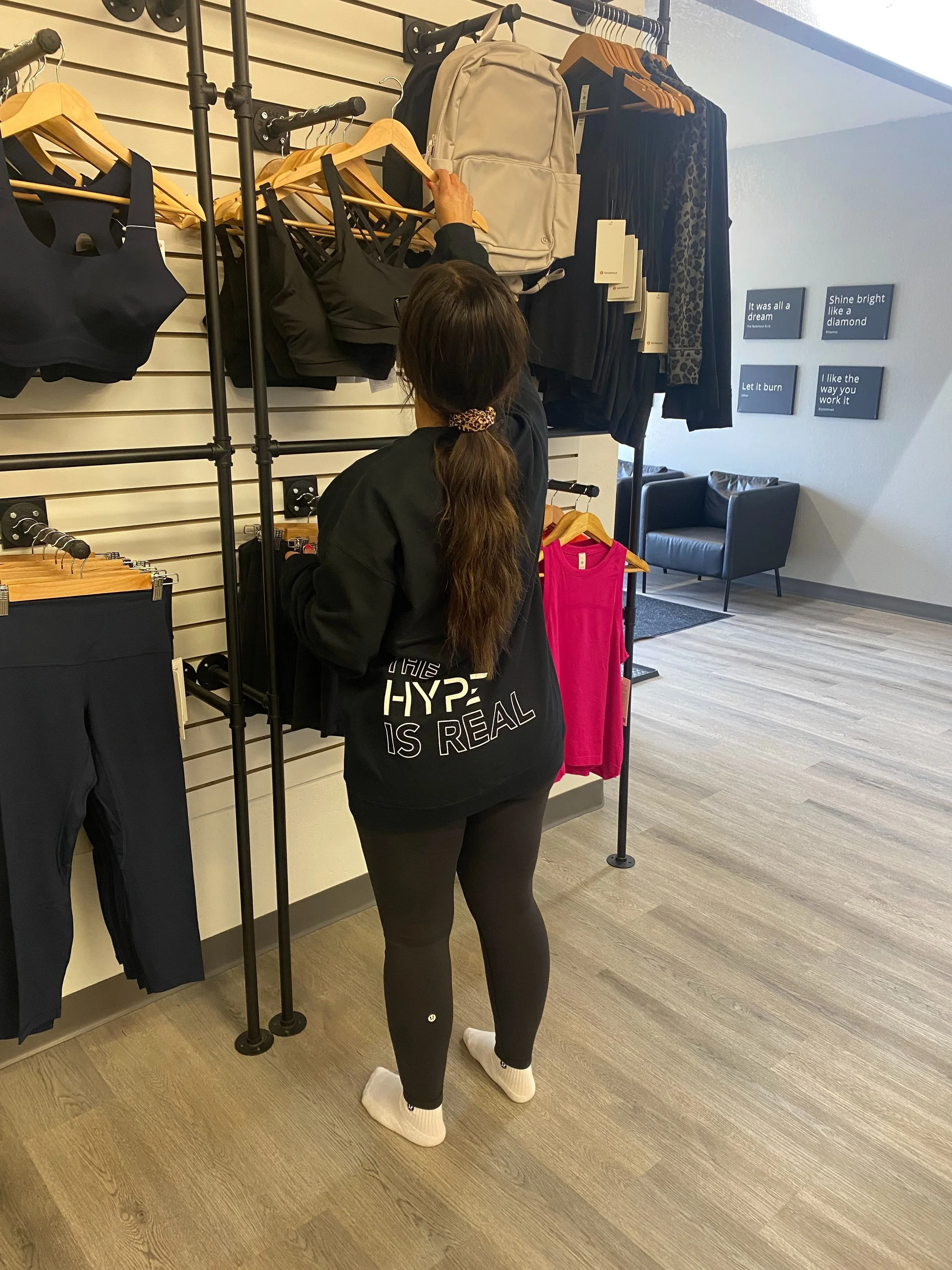 Chilly weather weekend outfit inspo 🍂🍁 Carly is getting cozy. Here&rsquo;s what she&rsquo;s wearing.

Outfit 1:
✨ HYPE crew sweatshirt in black (sizes S-XL)
✨ lululemon Wunder Train HR Tight 25&rdquo; in black (sizes 2 - 20)

Outfit 2:
✨lululemon S