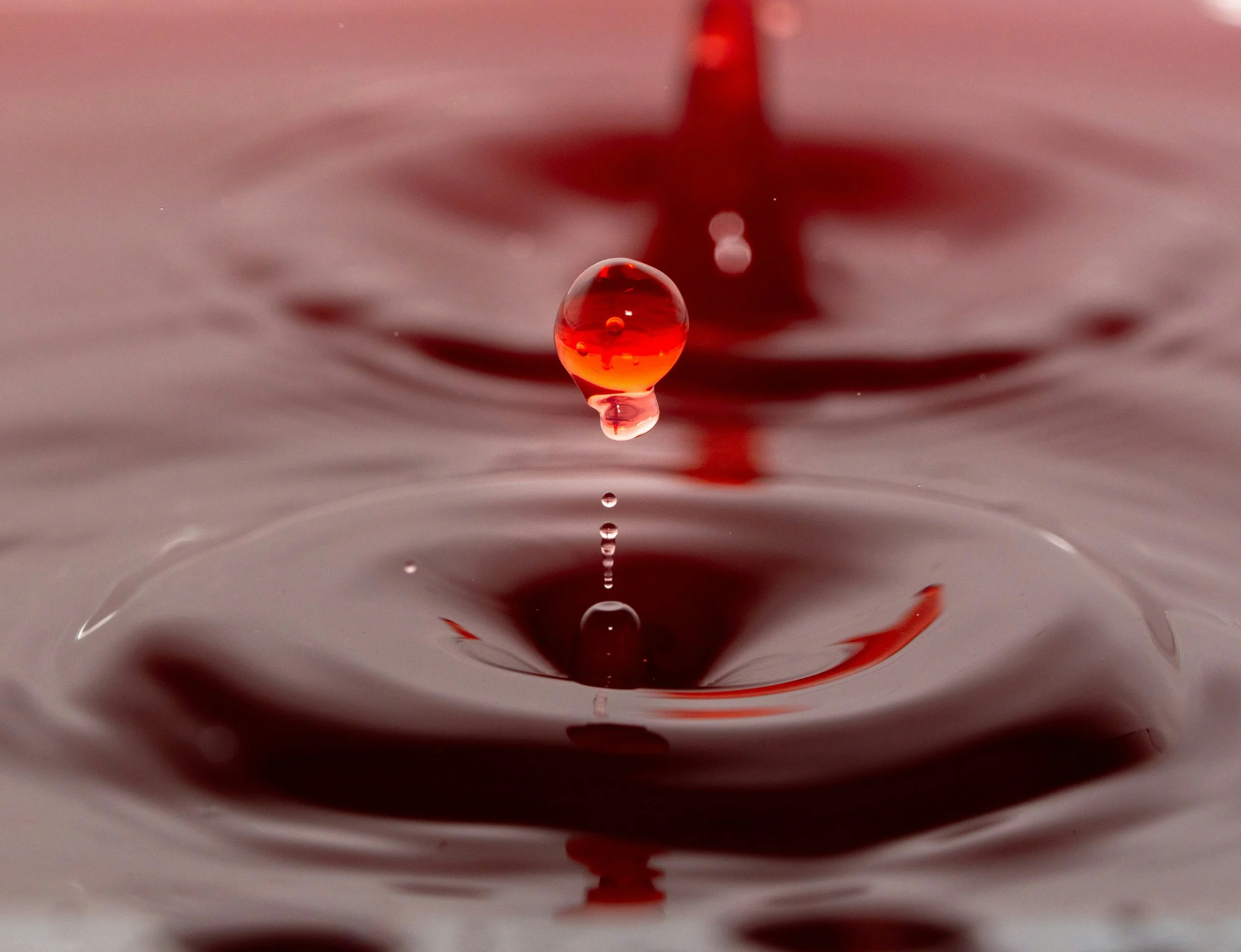 A water droplet creating ripples—symbolizing hormonal rhythms and pelvic vitality through a Traditional Chinese Medicine lens.