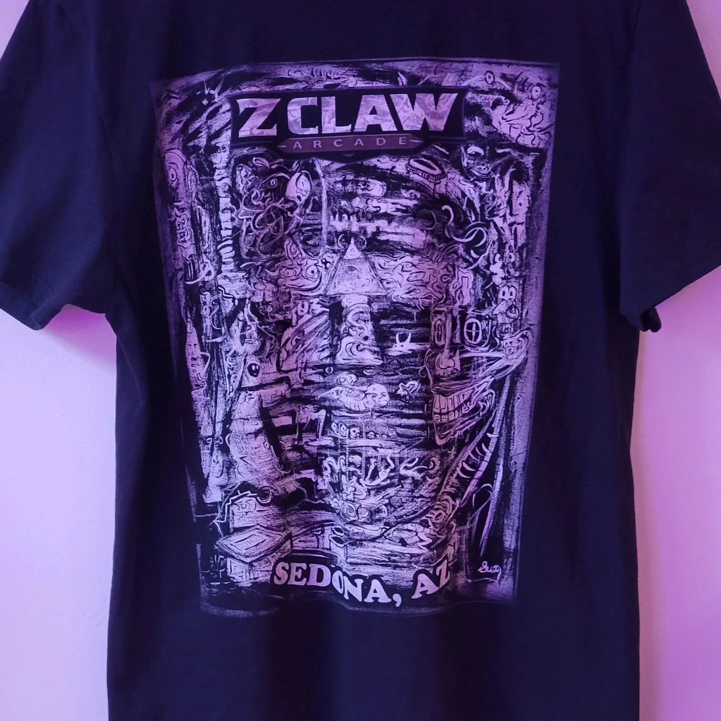 New t-shirts at Zclaw Arcade featuring a local artist. Come get yours while they're still available. #sedona #artforsale #arcade #tshirt #flagstaff #cottonwoodaz #campverde
