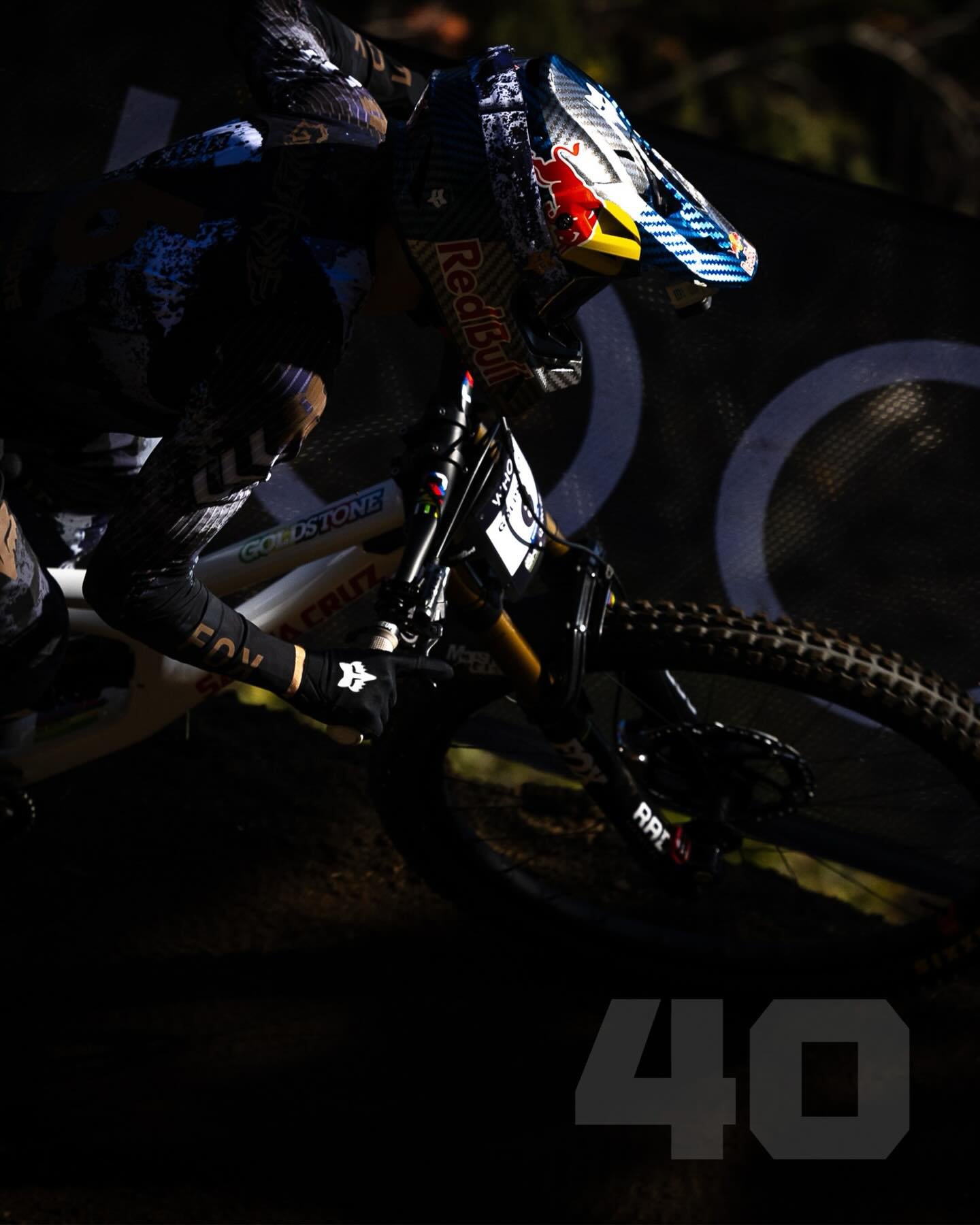 FOX 40 &amp; GRIP X2 : L&rsquo;&Eacute;VOLUTION DU MYTHE 🦊🏁

Aper&ccedil;ue sur le v&eacute;lo de Jackson Goldstone lors de sa victoire l&eacute;gendaire &agrave; Mont-Sainte-Anne, la nouvelle FOX 40 est enfin officielle. Apr&egrave;s avoir &eacute