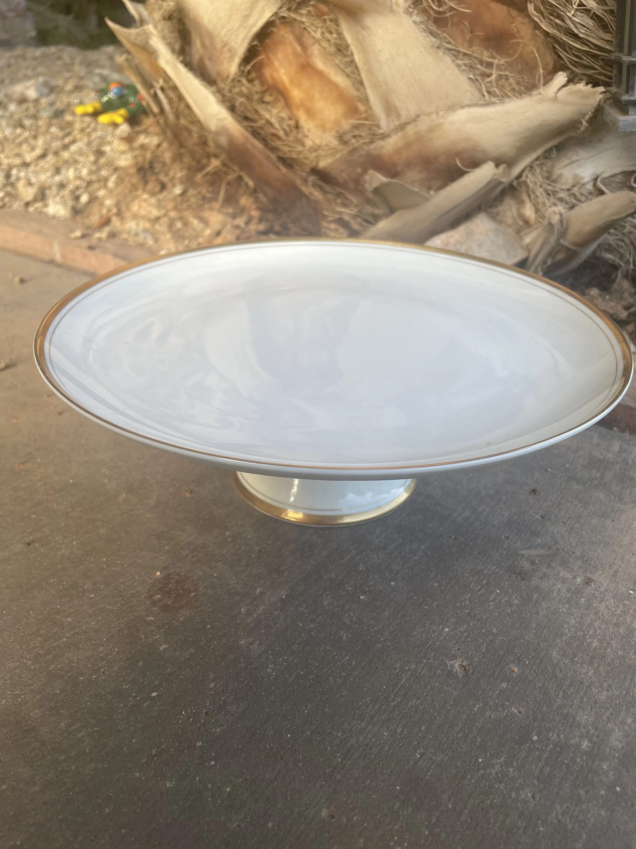 White cake stand #1