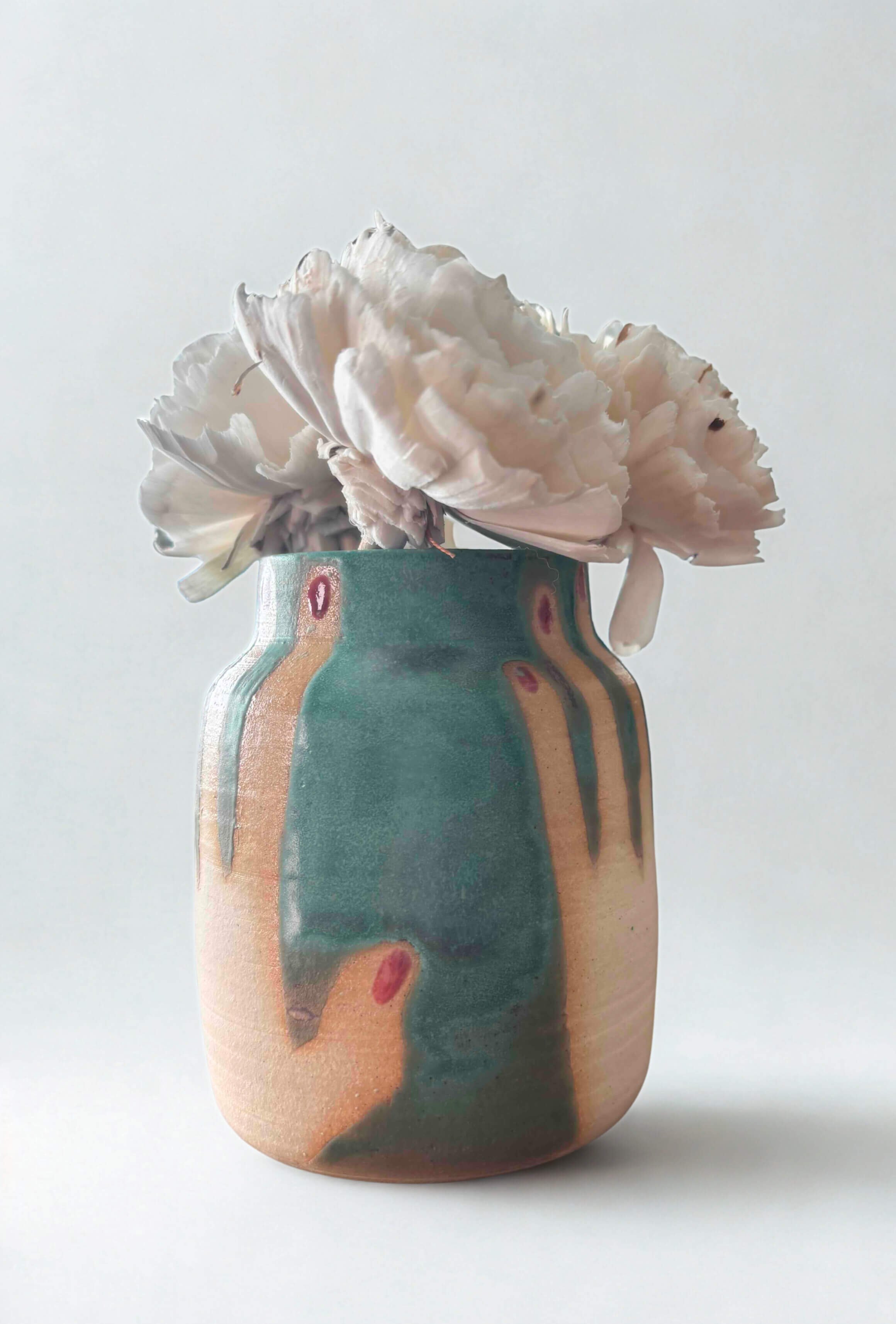 hands vase side.jpg