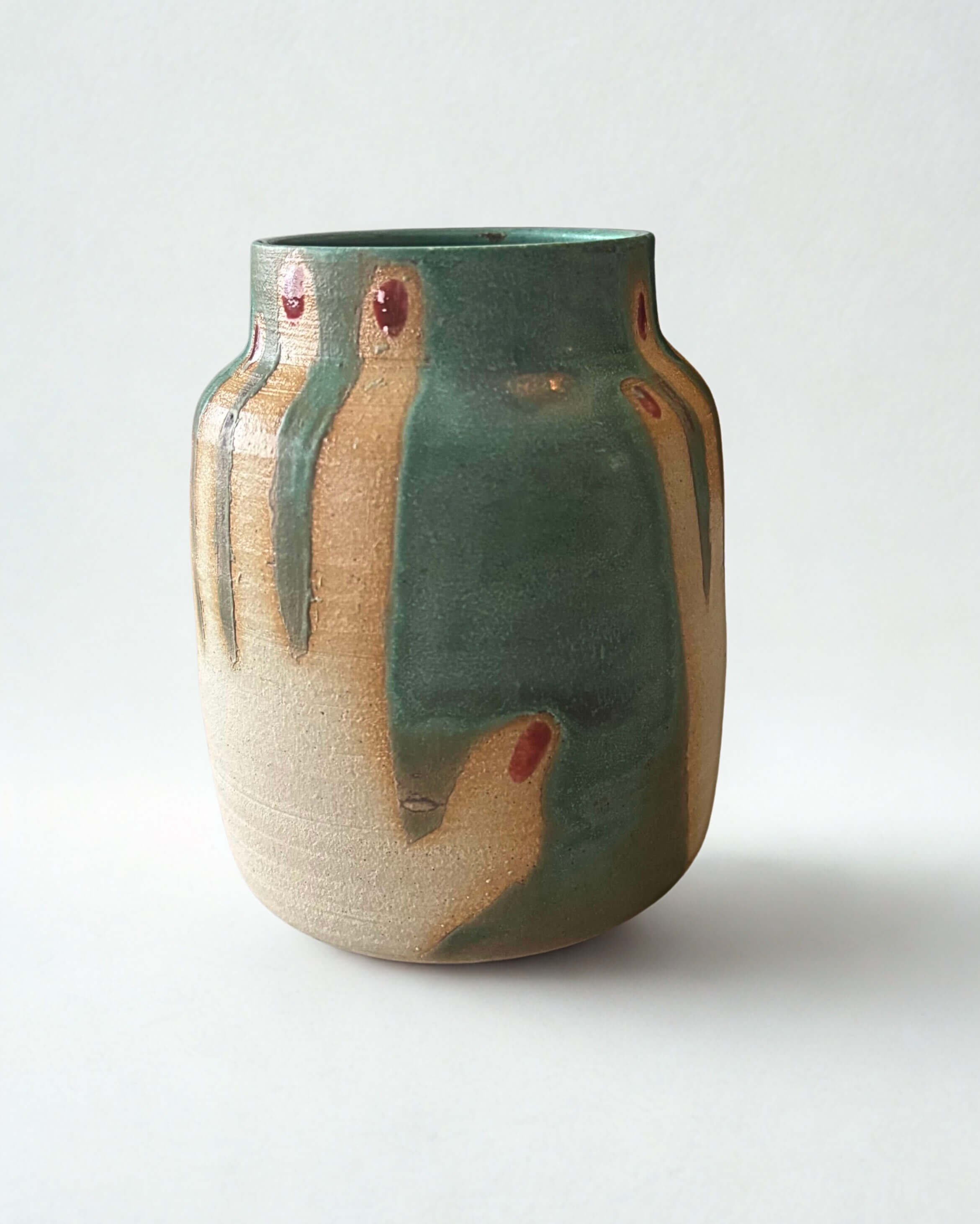 hands vase.jpg