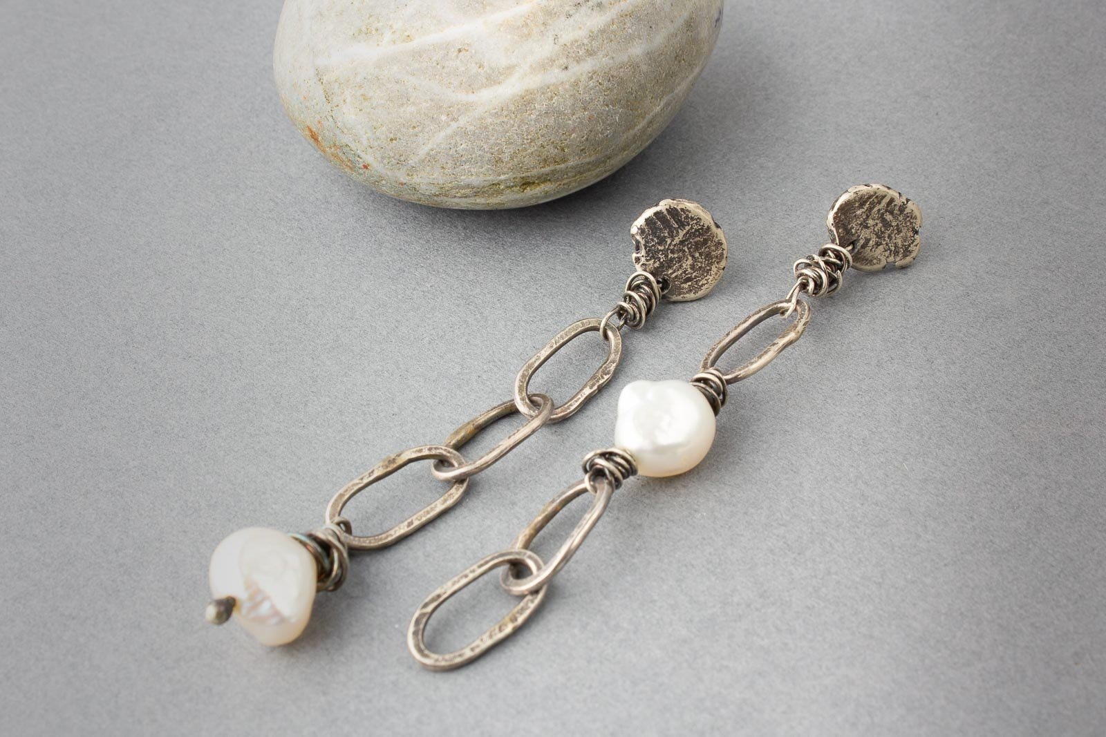 silver_pearl_textured_link_dangle_earrings-_.jpg
