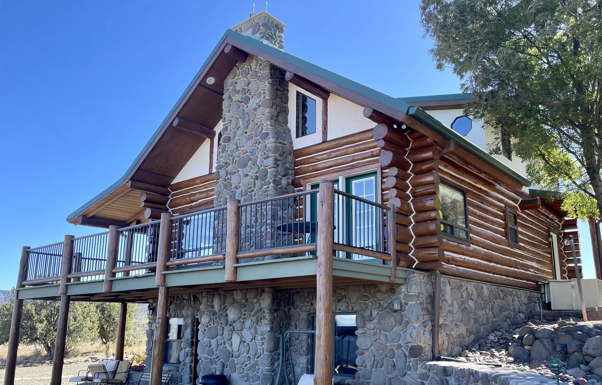 Full Restoration in Rim Rock, AZ. Sashco Capture stain system and Log Jam chink. Stain Color: Chestnut
Chink Color: Mortar White