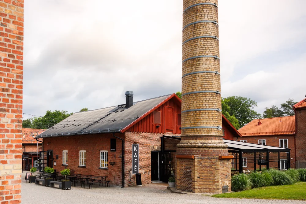 3. Naas fabriker_ tollered.jpg