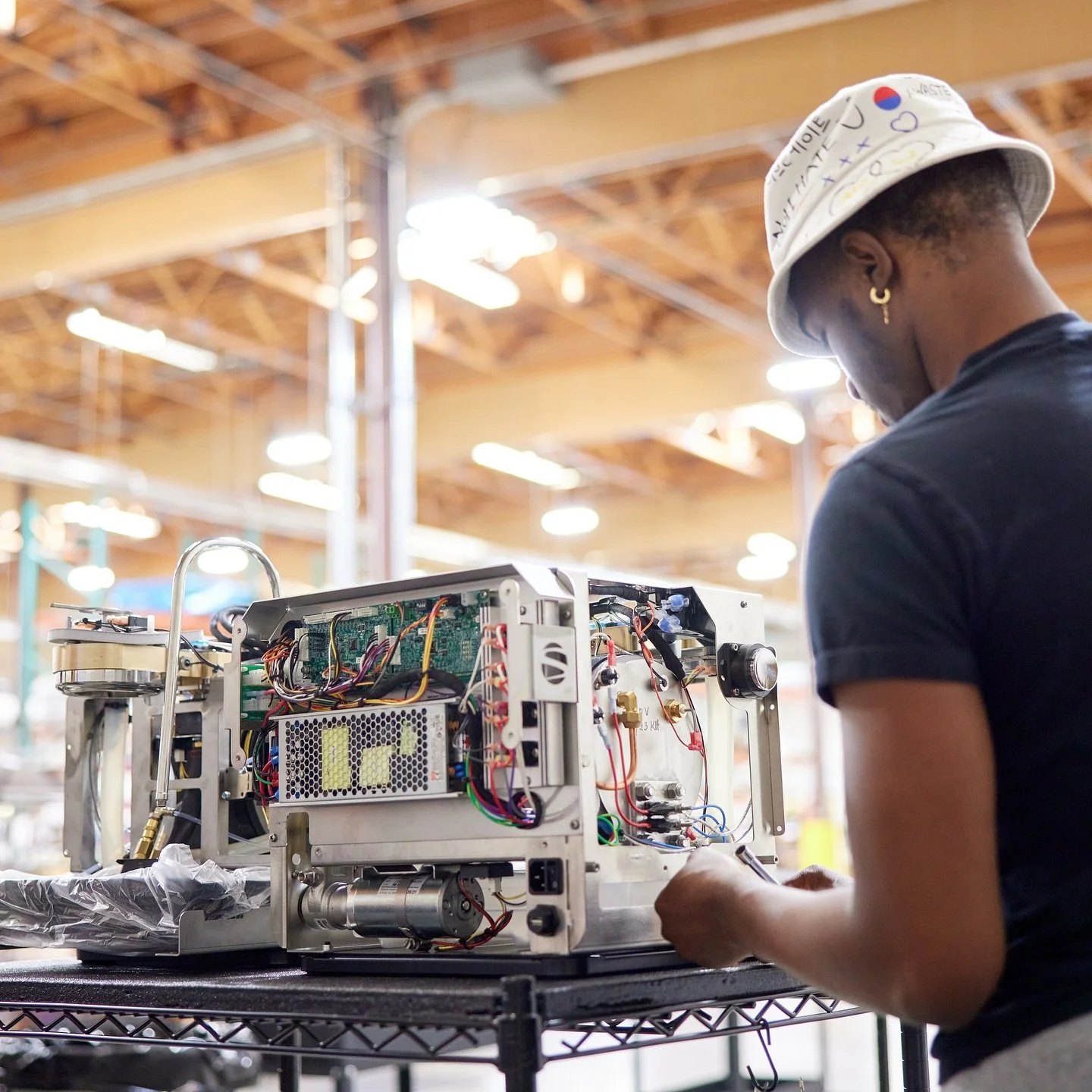 From our Seattle garage to UK caf&eacute;s&hellip;
What started as a humble dream in Seattle is now trusted by baristas around the world. Synesso connects communities through exceptional coffee equipment 🔧 ☕️