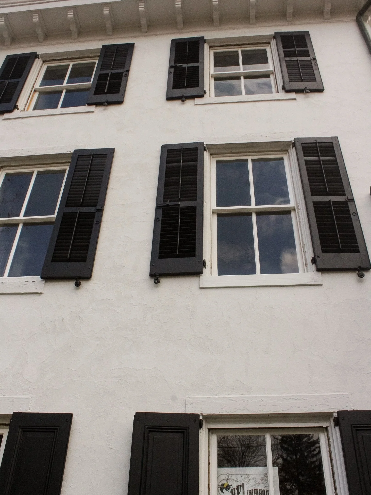 Successful shutter installation! We are super happy with the results and are loving this bone black from @ottossonfargmakeri and @earthandflax ! #window #windowpreservation #windowpreservationalliance #windows_aroundtheworld #shutters #windowrestorat
