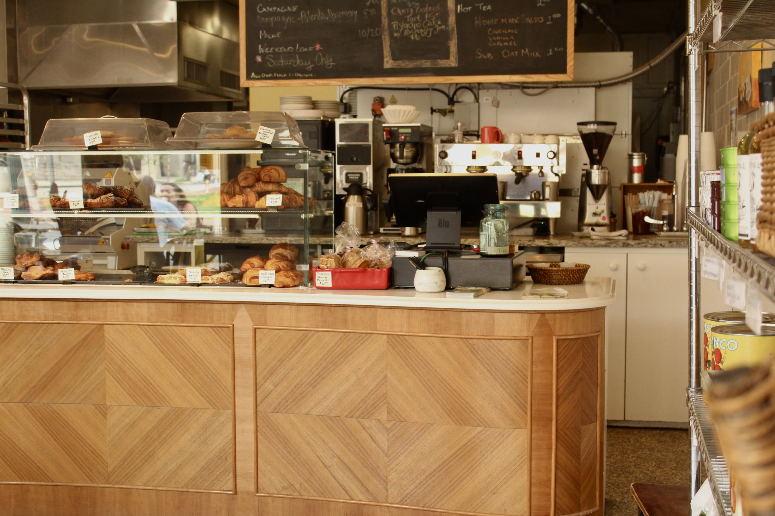 LaBaguette-cafe-APLohmannGeneralContracting-FineCarpentry-commercialrenovation-contractor-historicpreservation(3).jpeg