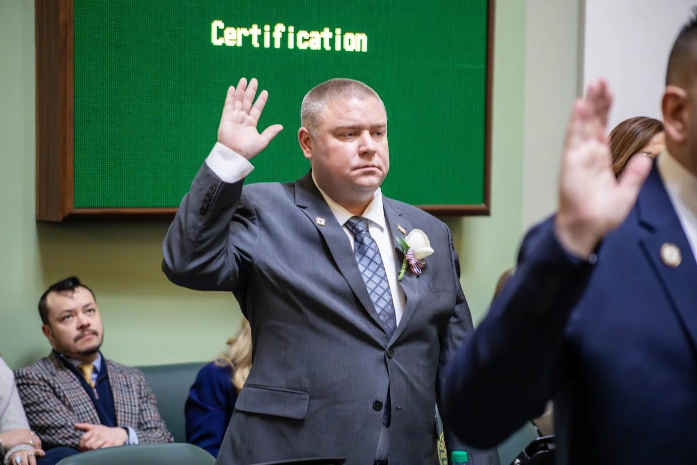 Sen. Thompson sworn in as General Assembly convenes