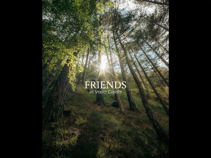 Summer mountain vibes with friends 🏔️🫂

Between the @vovousafestival &amp; @lamda3 energy and the wild beauty around us, we couldn&rsquo;t resist wandering off and soaking up the mountain aura.

Valia Calda really is something else&mdash;a National